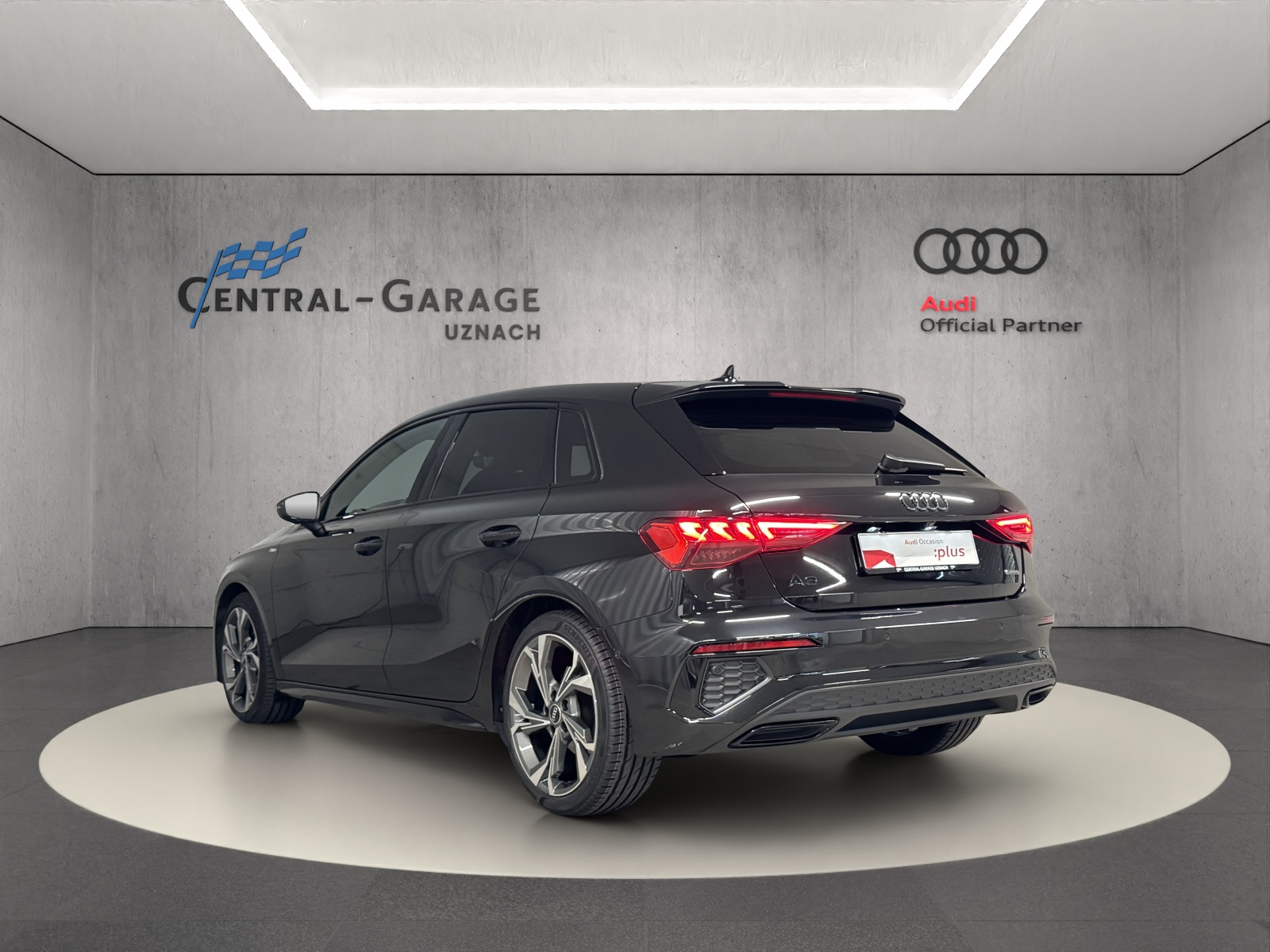 AUDI A3 Sportback 40 TFSI S line quattro S-tronic-image-2