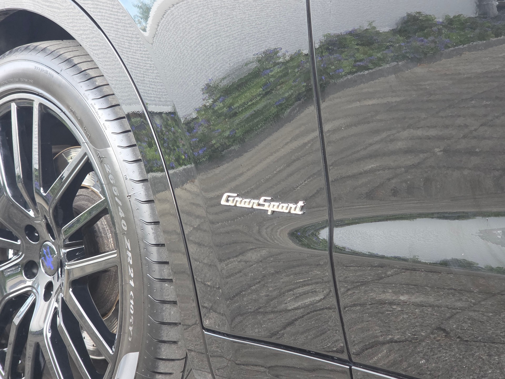 MASERATI Levante S 3.0 V6 Grand Sport | VOLLAUSSTATTUNG - CARBON PAKET/ 360° KAMERA/ PANORAMA/ ACC CRUISING CONTROL/ APPLE CARPLAY/-image-7