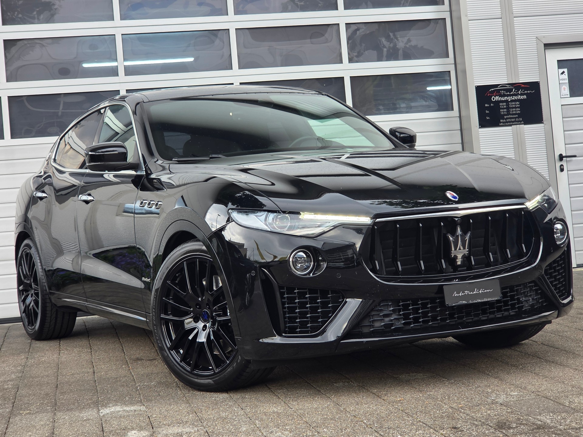 MASERATI Levante S 3.0 V6 Grand Sport | VOLLAUSSTATTUNG - CARBON PAKET/ 360° KAMERA/ PANORAMA/ ACC CRUISING CONTROL/ APPLE CARPLAY/-image-0