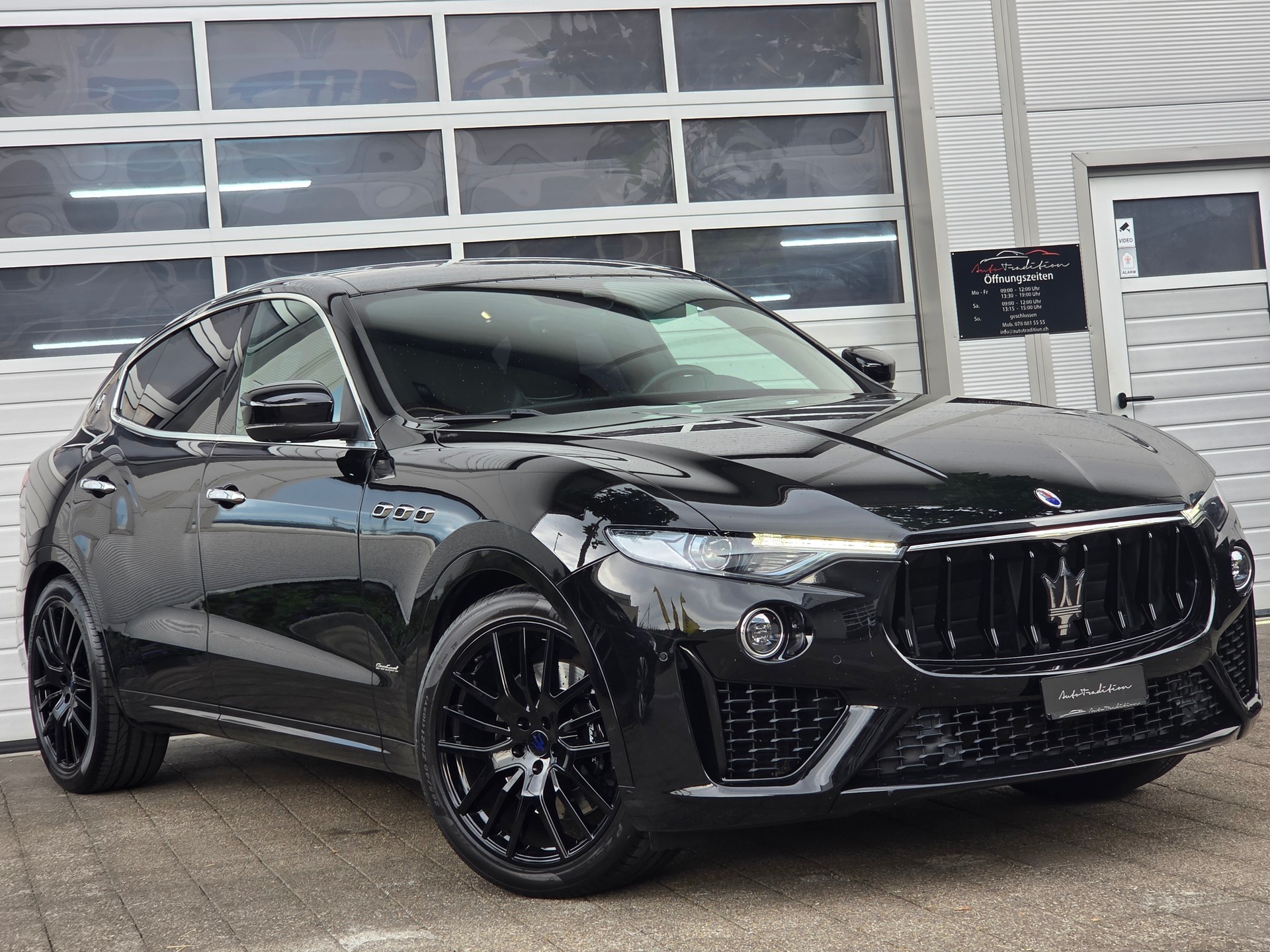MASERATI Levante S 3.0 V6 Grand Sport | VOLLAUSSTATTUNG - CARBON PAKET/ 360° KAMERA/ PANORAMA/ ACC CRUISING CONTROL/ APPLE CARPLAY/-image-3