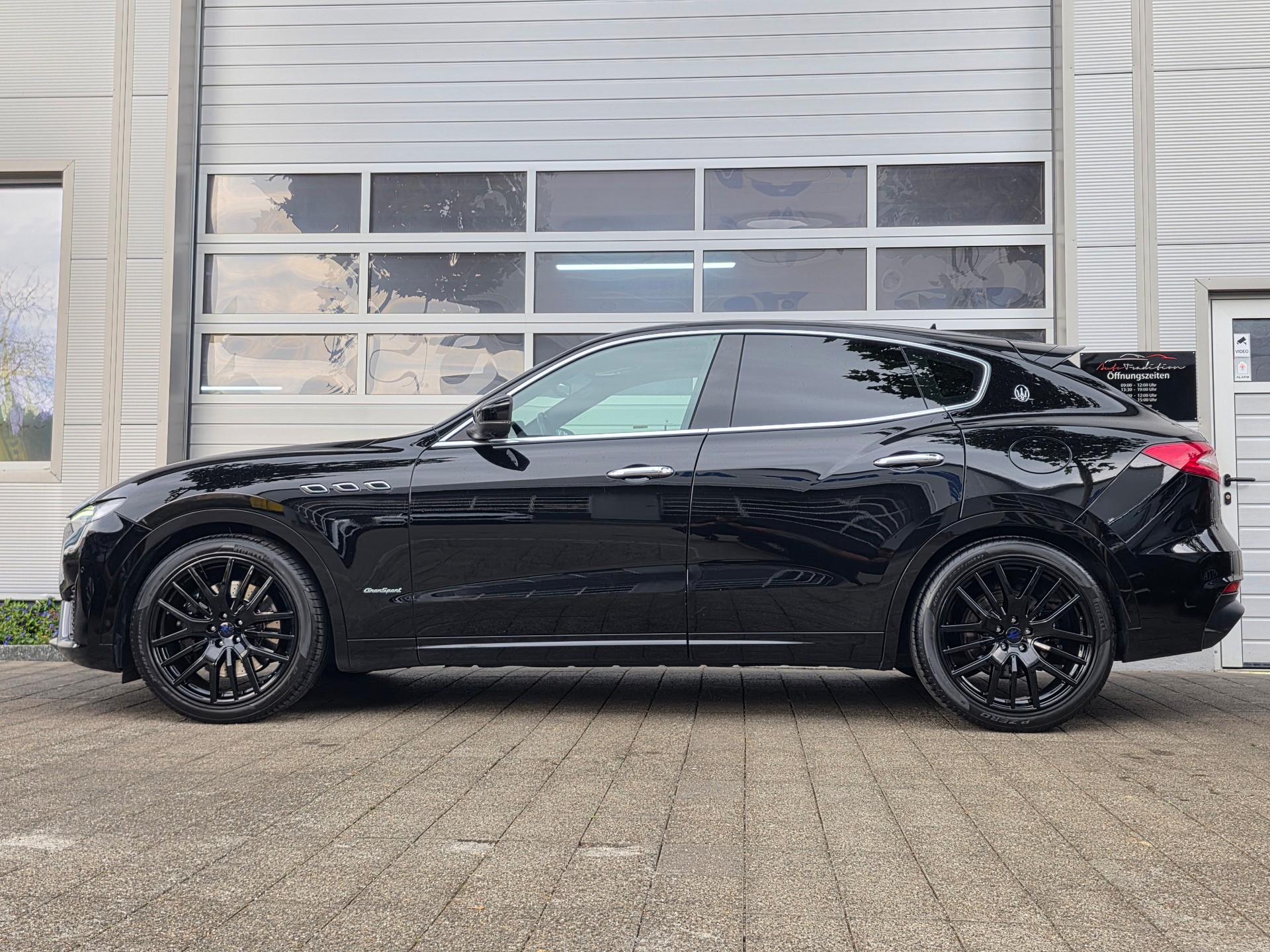 MASERATI Levante S 3.0 V6 Grand Sport | VOLLAUSSTATTUNG - CARBON PAKET/ 360° KAMERA/ PANORAMA/ ACC CRUISING CONTROL/ APPLE CARPLAY/-image-1