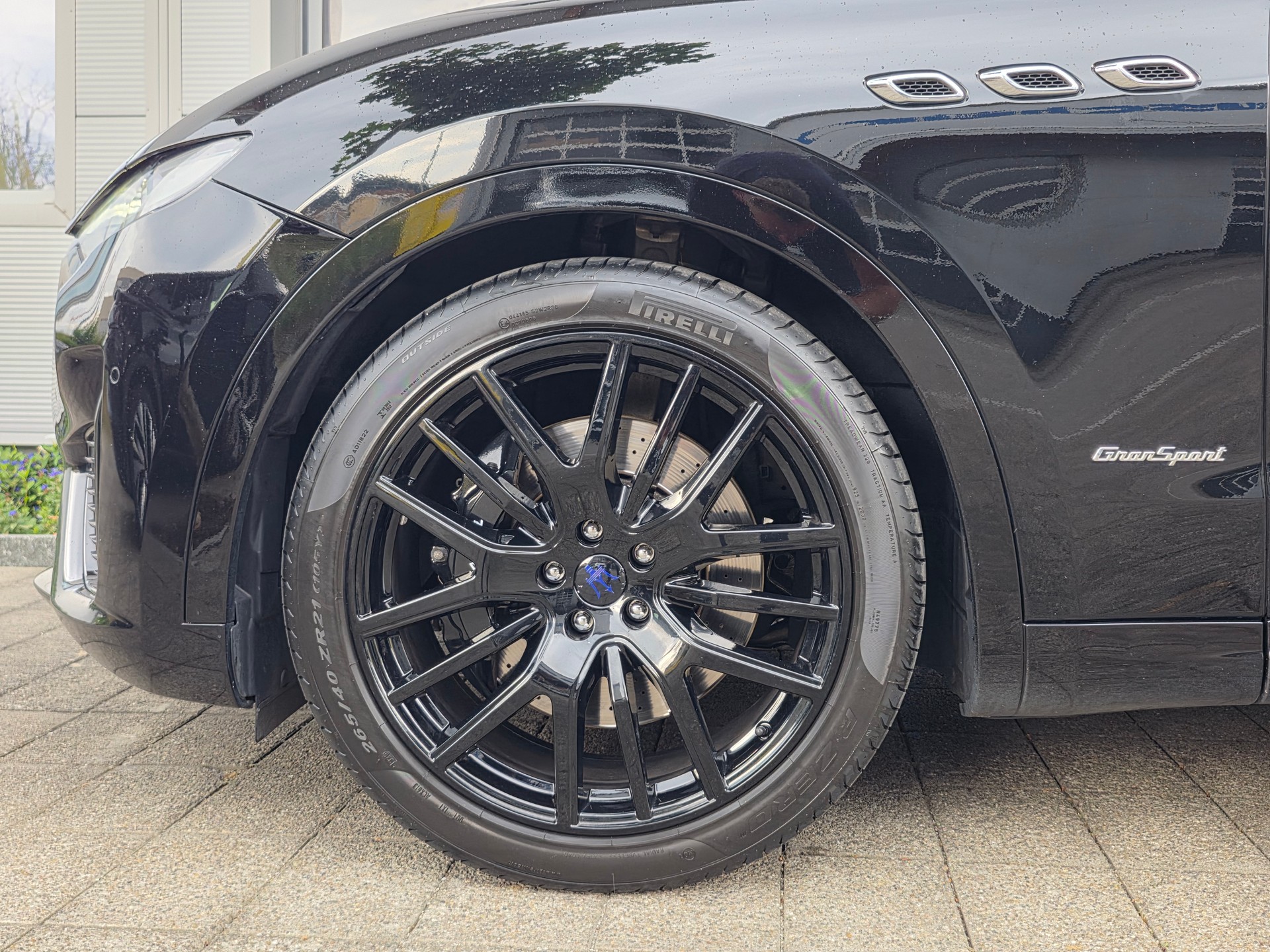 MASERATI Levante S 3.0 V6 Grand Sport | VOLLAUSSTATTUNG - CARBON PAKET/ 360° KAMERA/ PANORAMA/ ACC CRUISING CONTROL/ APPLE CARPLAY/-image-5