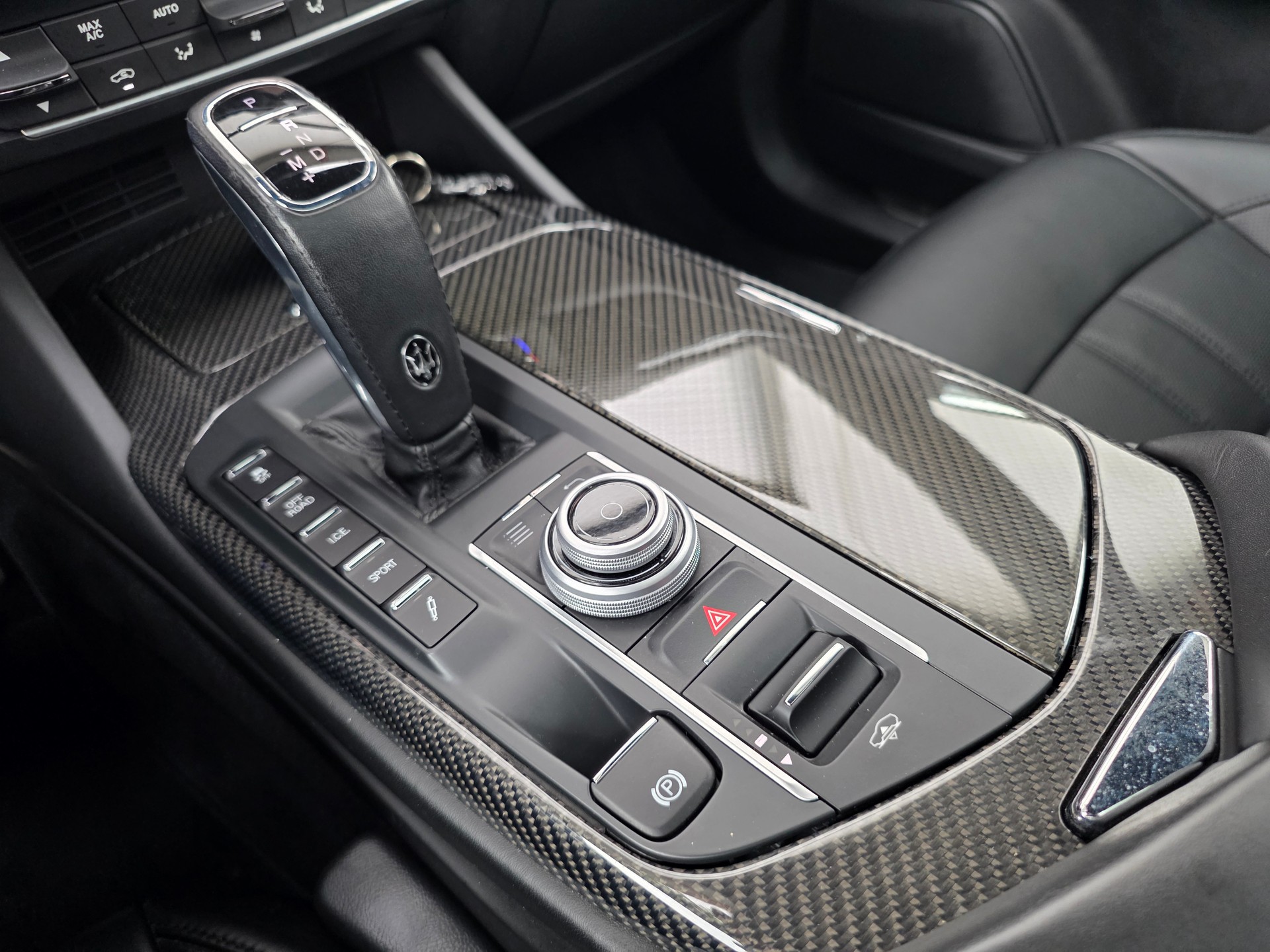 MASERATI Levante S 3.0 V6 Grand Sport | VOLLAUSSTATTUNG - CARBON PAKET/ 360° KAMERA/ PANORAMA/ ACC CRUISING CONTROL/ APPLE CARPLAY/-image-12
