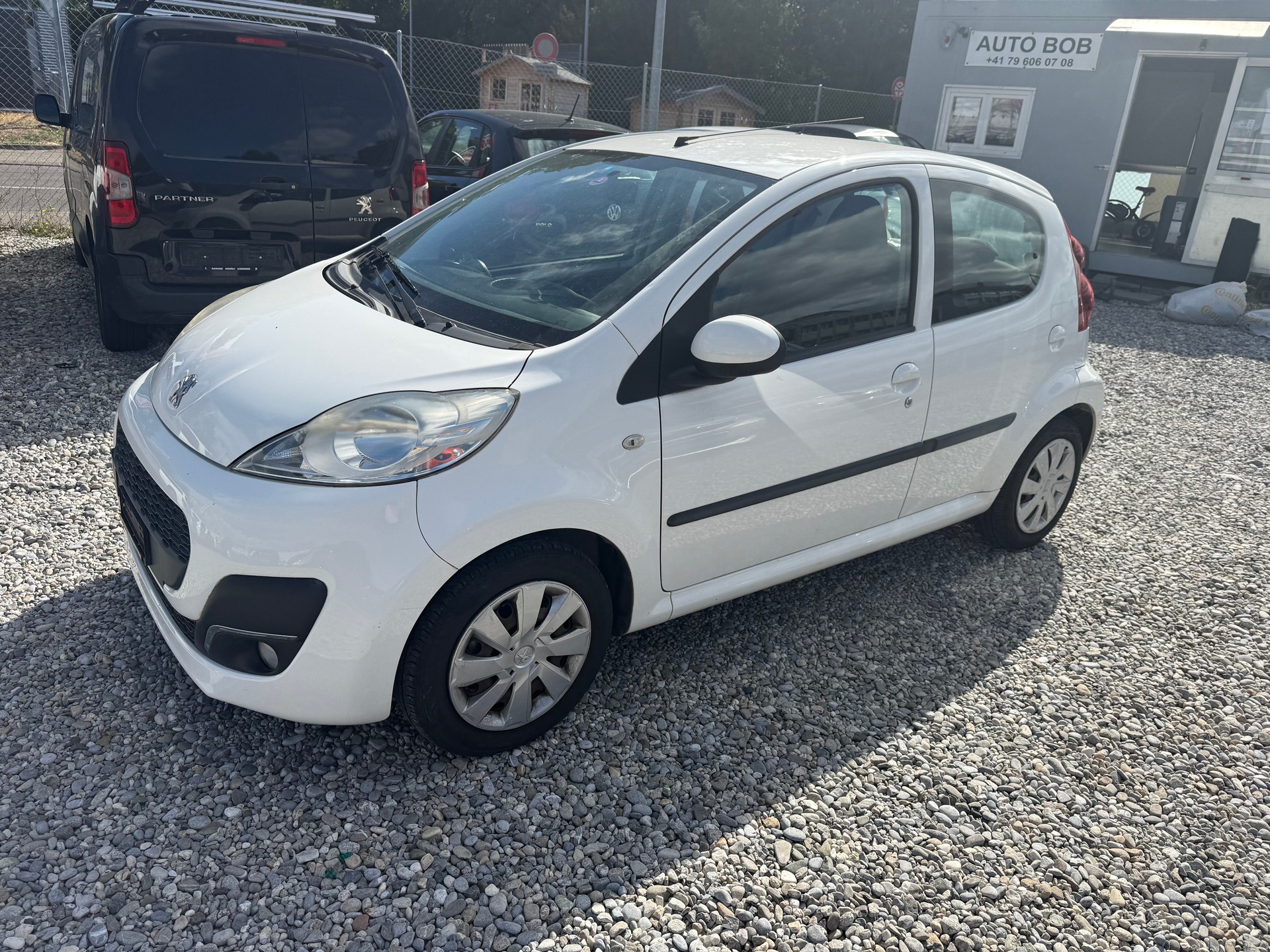 PEUGEOT 107 1.0 Active-image-2