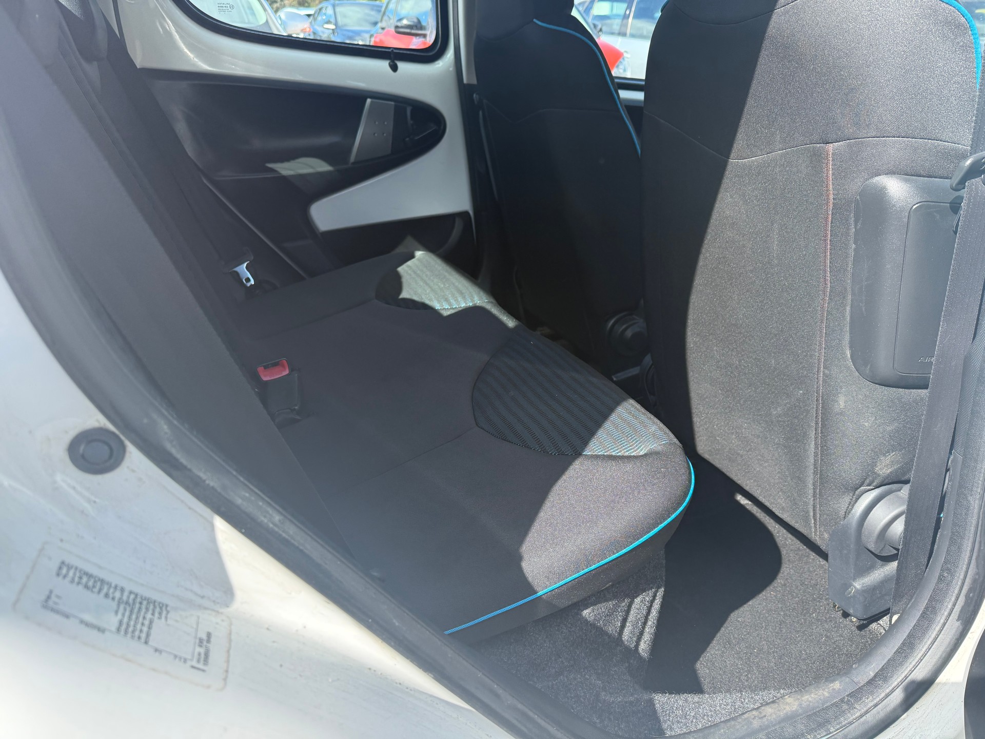 PEUGEOT 107 1.0 Active-image-6
