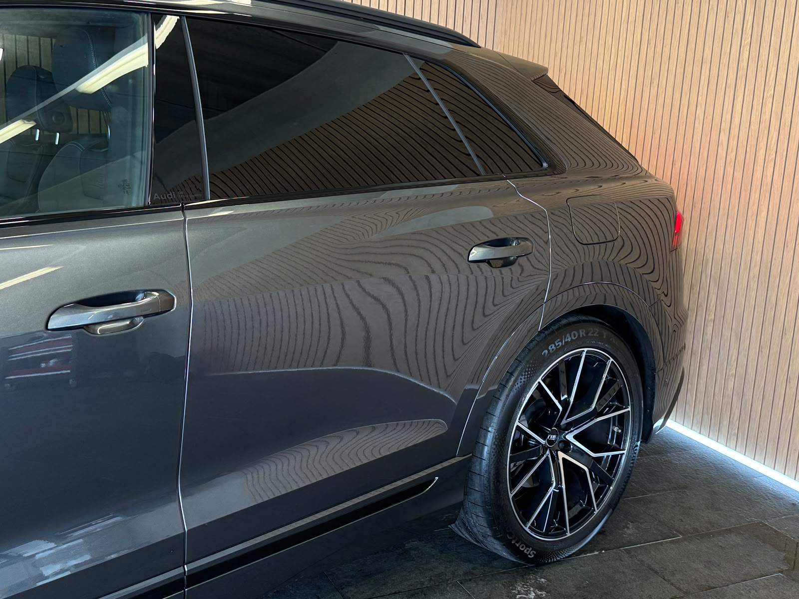 AUDI Q8 55 TFSI e quattro PHEV tiptronic-image-5