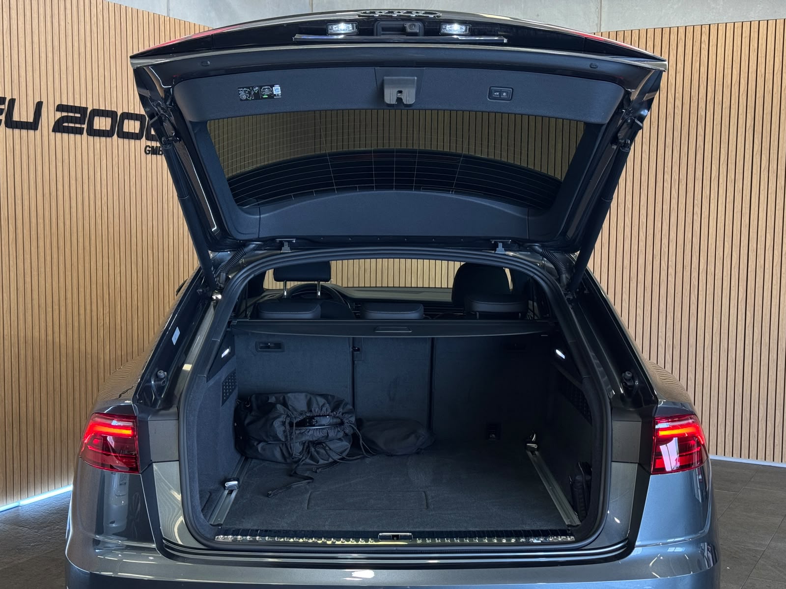 AUDI Q8 55 TFSI e quattro PHEV tiptronic-image-8