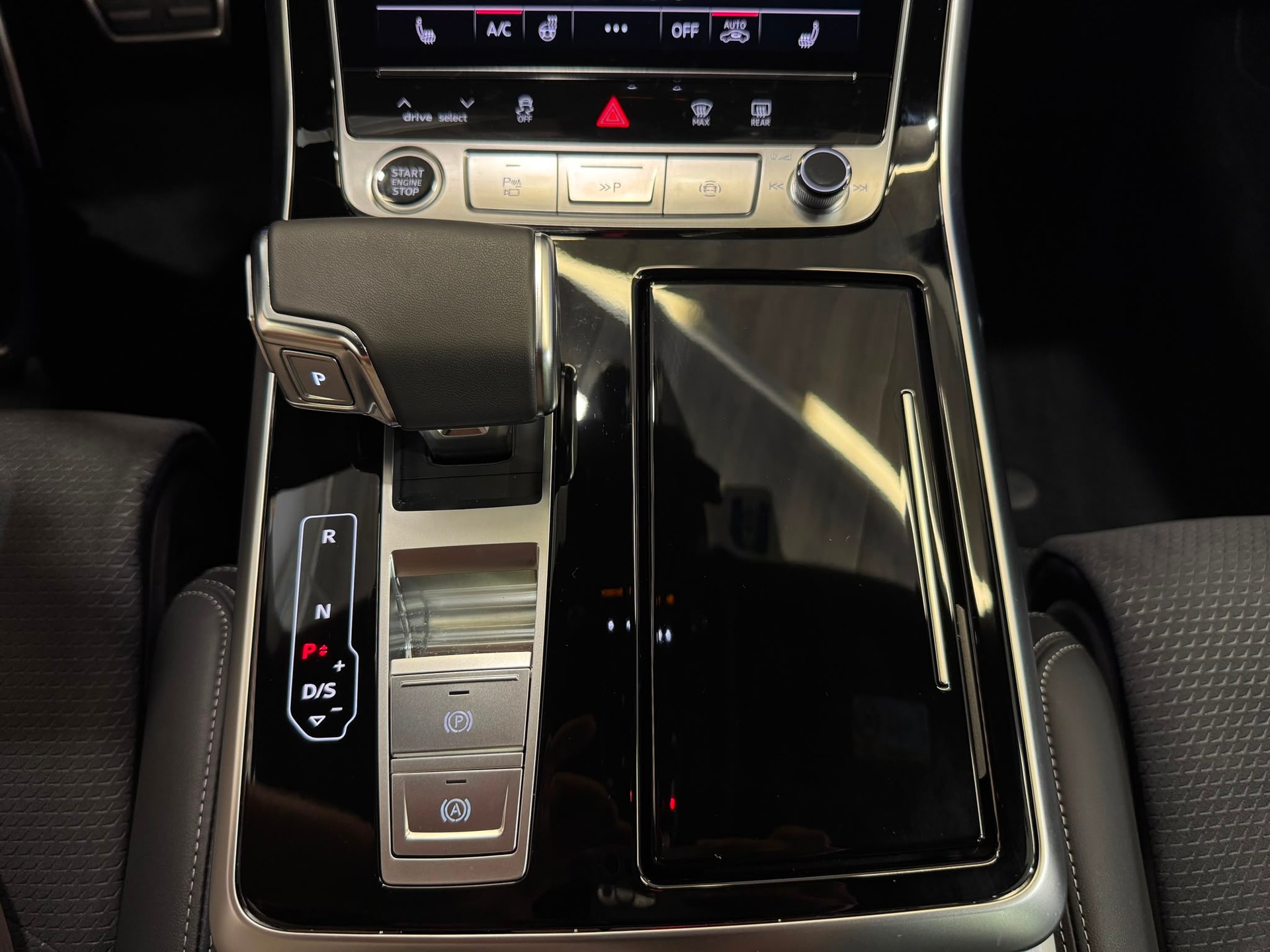 AUDI Q8 55 TFSI e quattro PHEV tiptronic-image-17