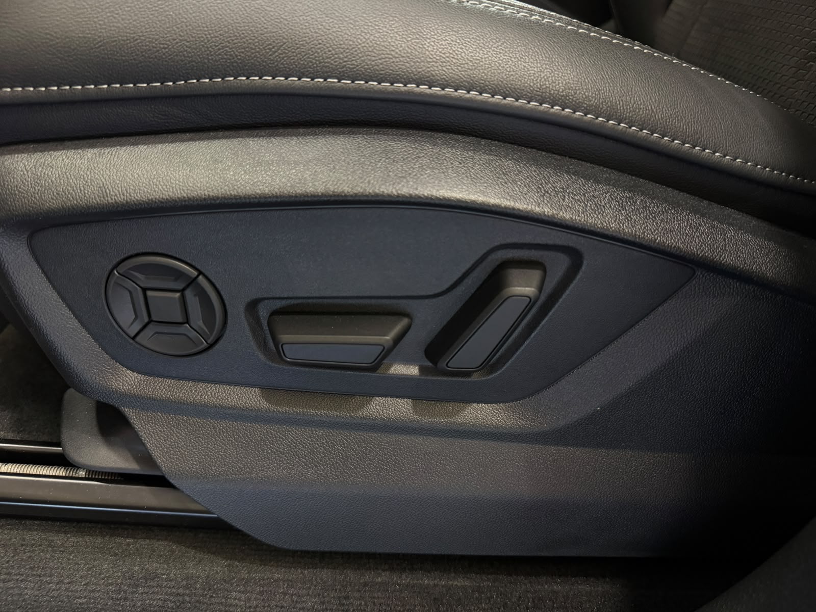AUDI Q8 55 TFSI e quattro PHEV tiptronic-image-27