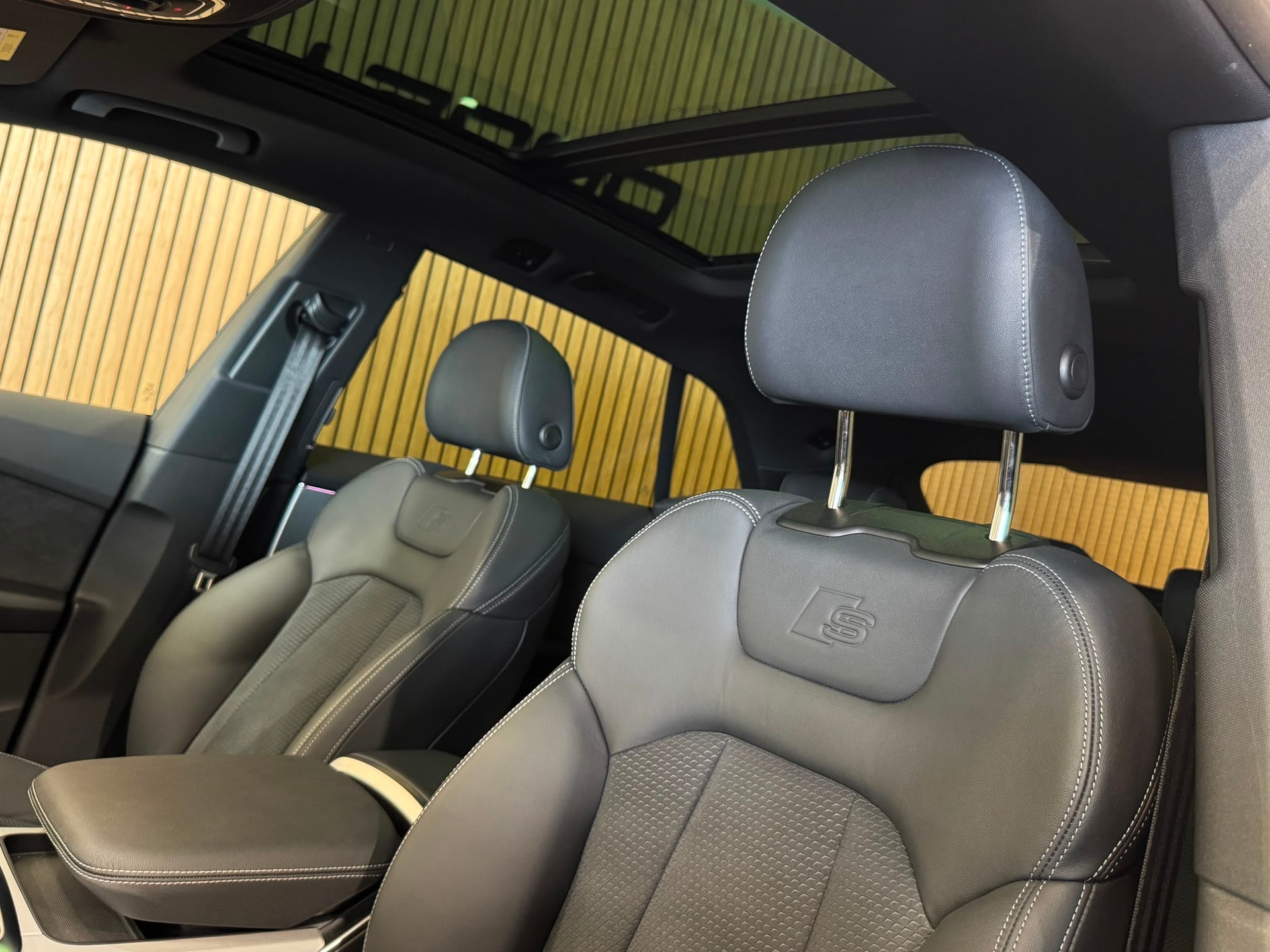AUDI Q8 55 TFSI e quattro PHEV tiptronic-image-26