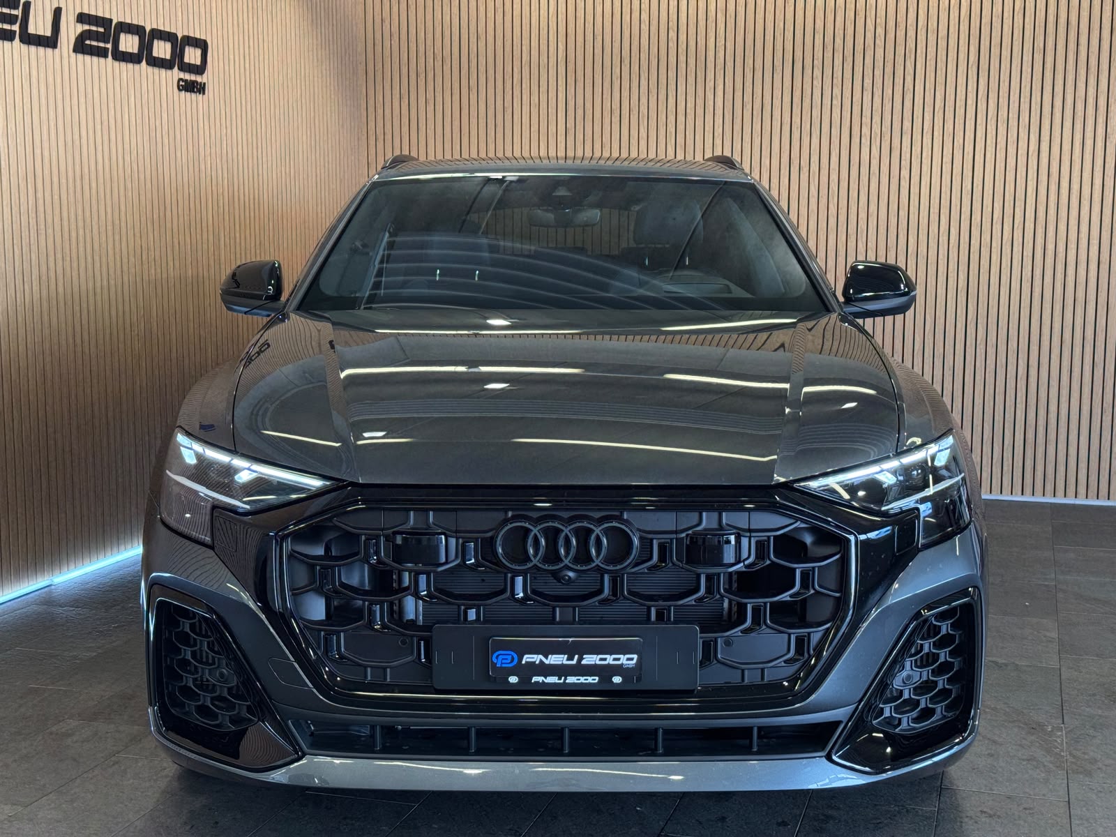 AUDI Q8 55 TFSI e quattro PHEV tiptronic-image-2
