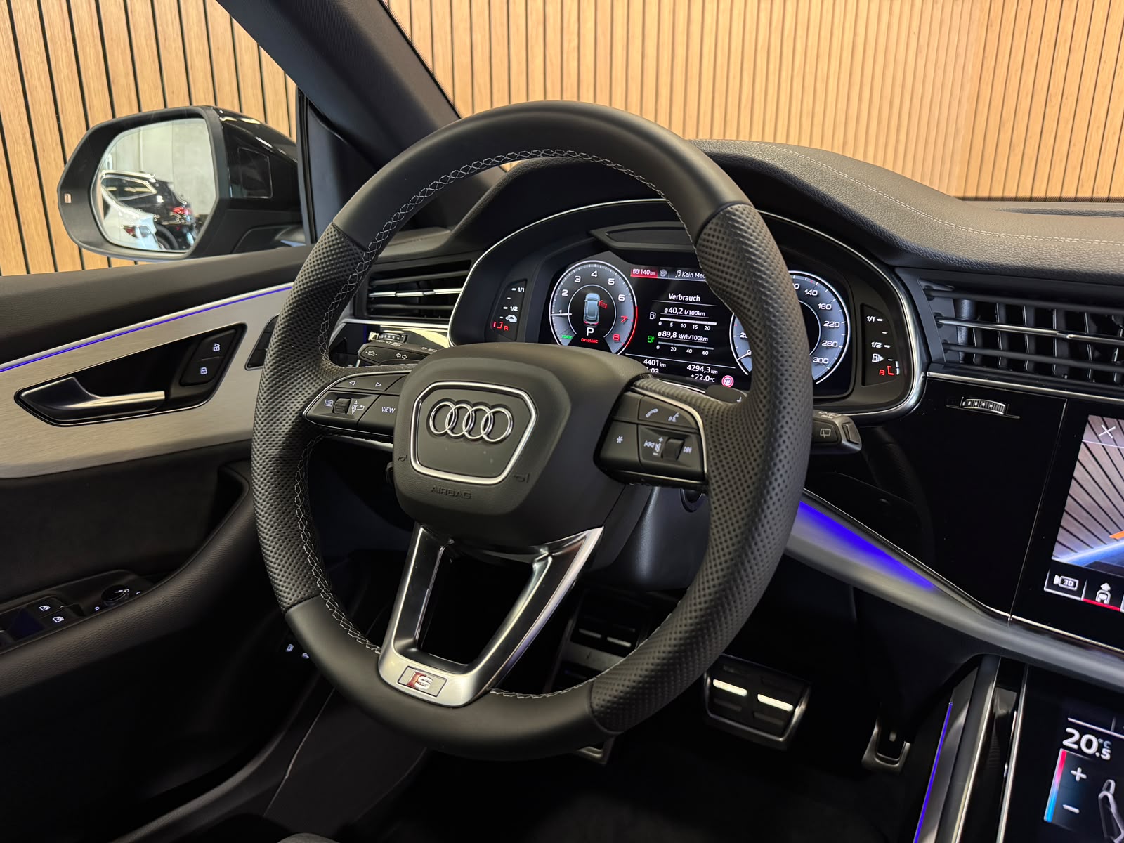 AUDI Q8 55 TFSI e quattro PHEV tiptronic-image-11