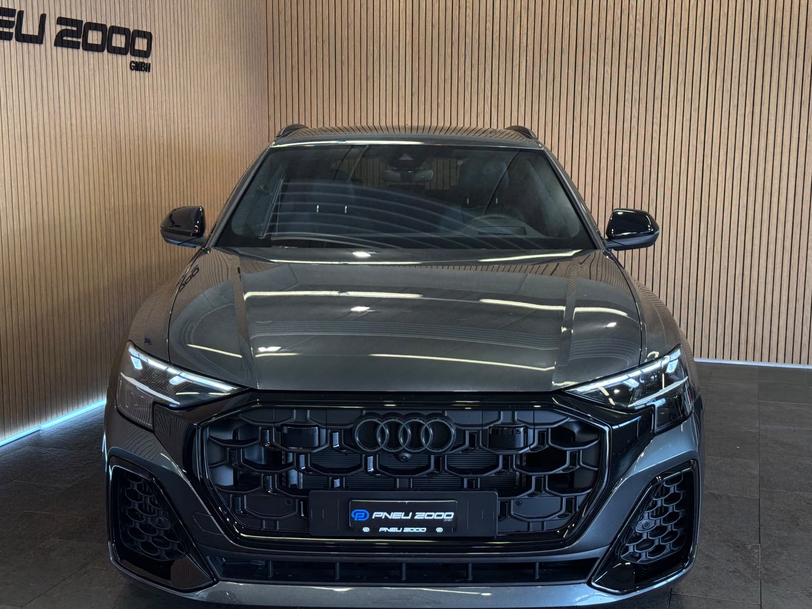AUDI Q8 55 TFSI e quattro PHEV tiptronic-image-1