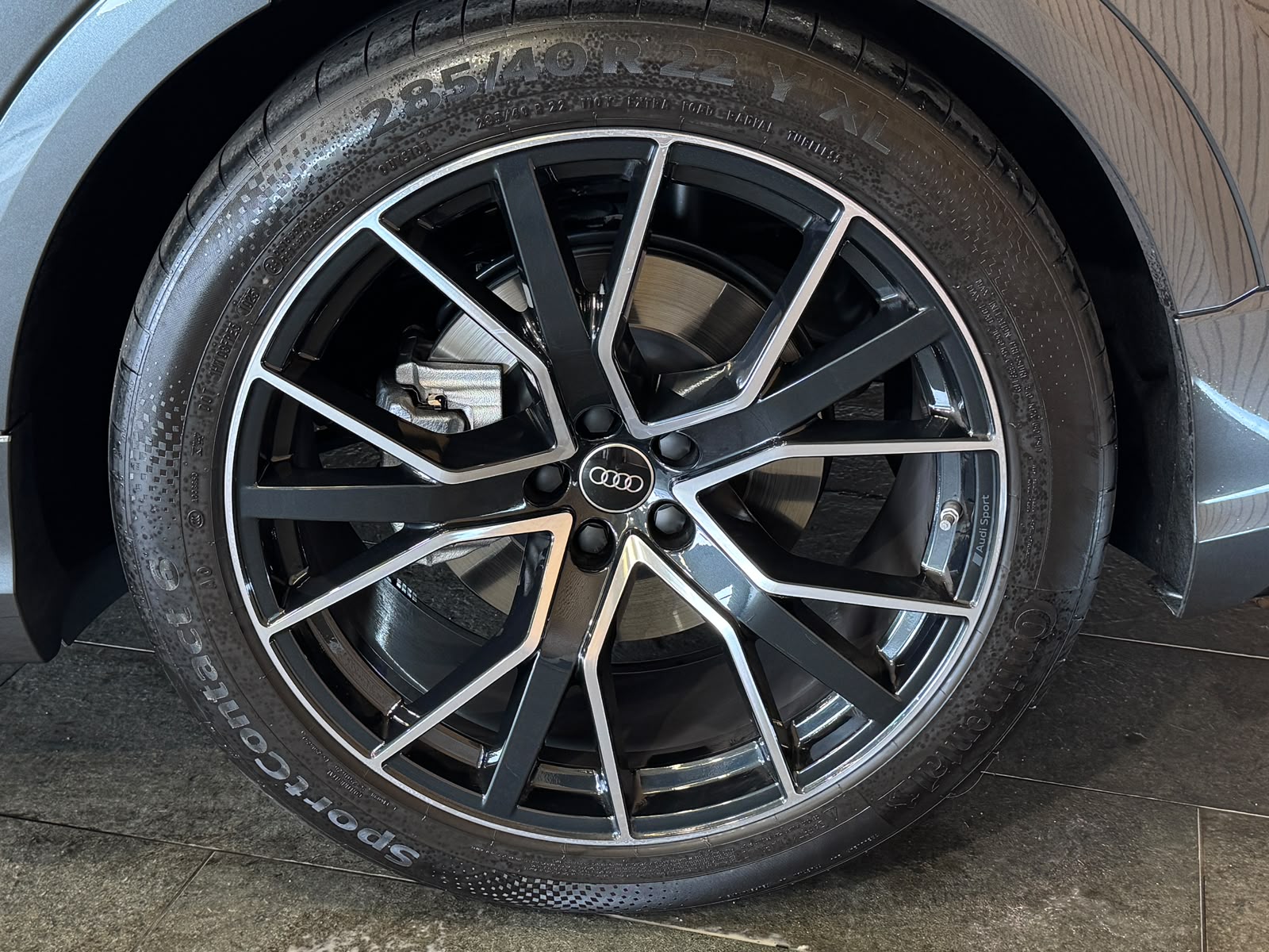 AUDI Q8 55 TFSI e quattro PHEV tiptronic-image-9