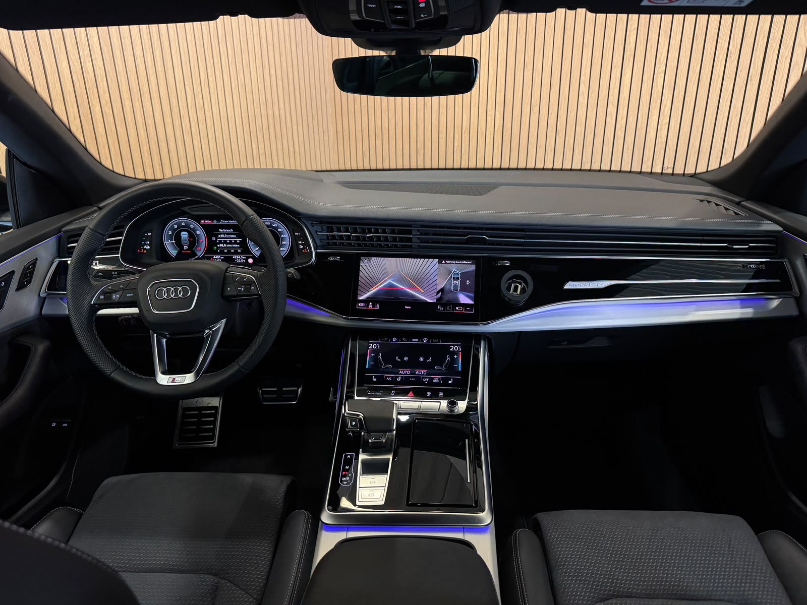 AUDI Q8 55 TFSI e quattro PHEV tiptronic-image-10
