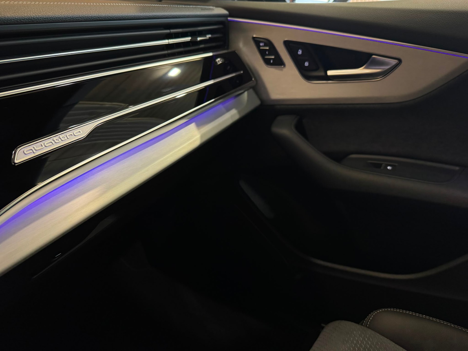 AUDI Q8 55 TFSI e quattro PHEV tiptronic-image-18