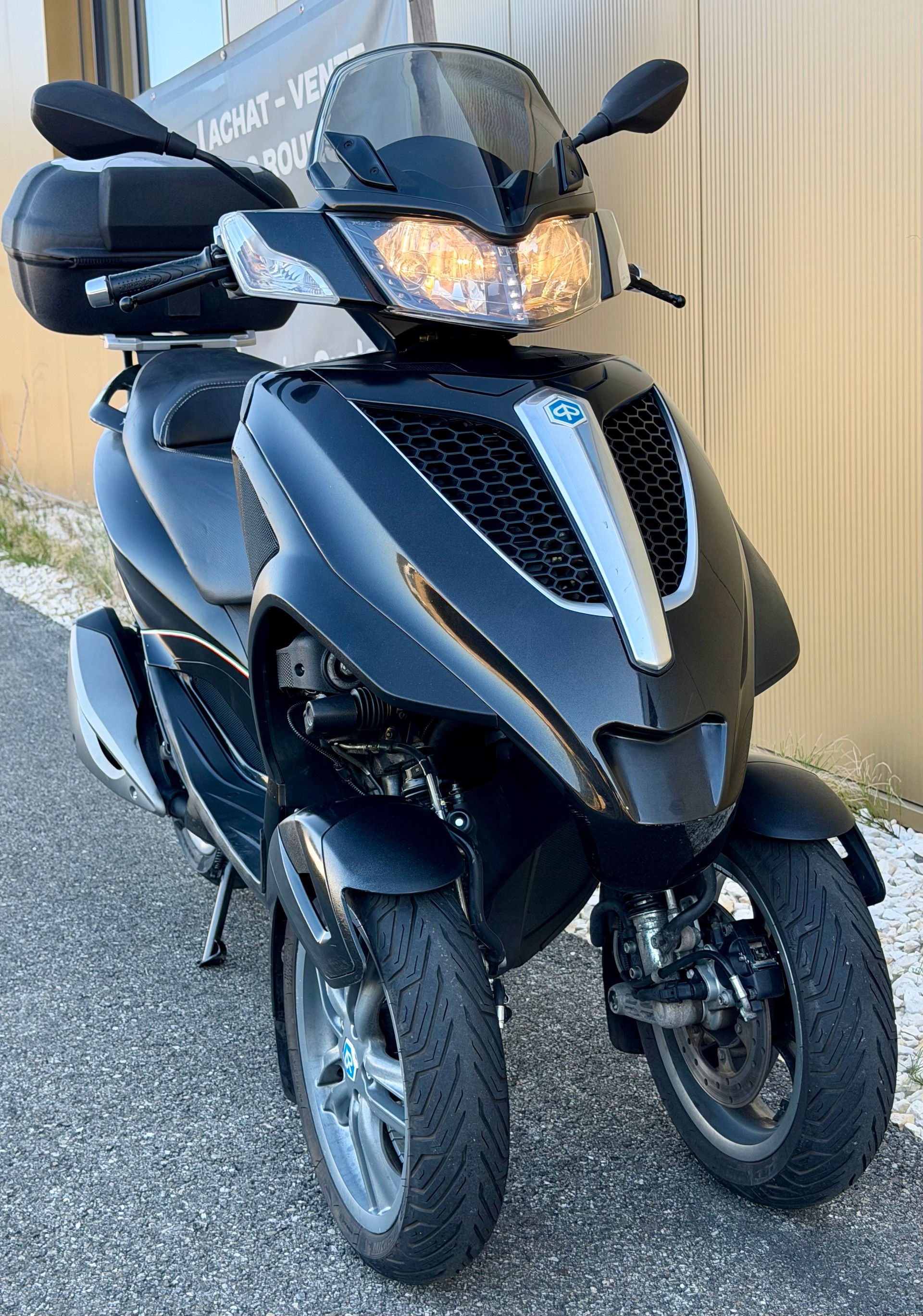 PIAGGIO MP3 Yourban 300 i.e.-showroom-element-1