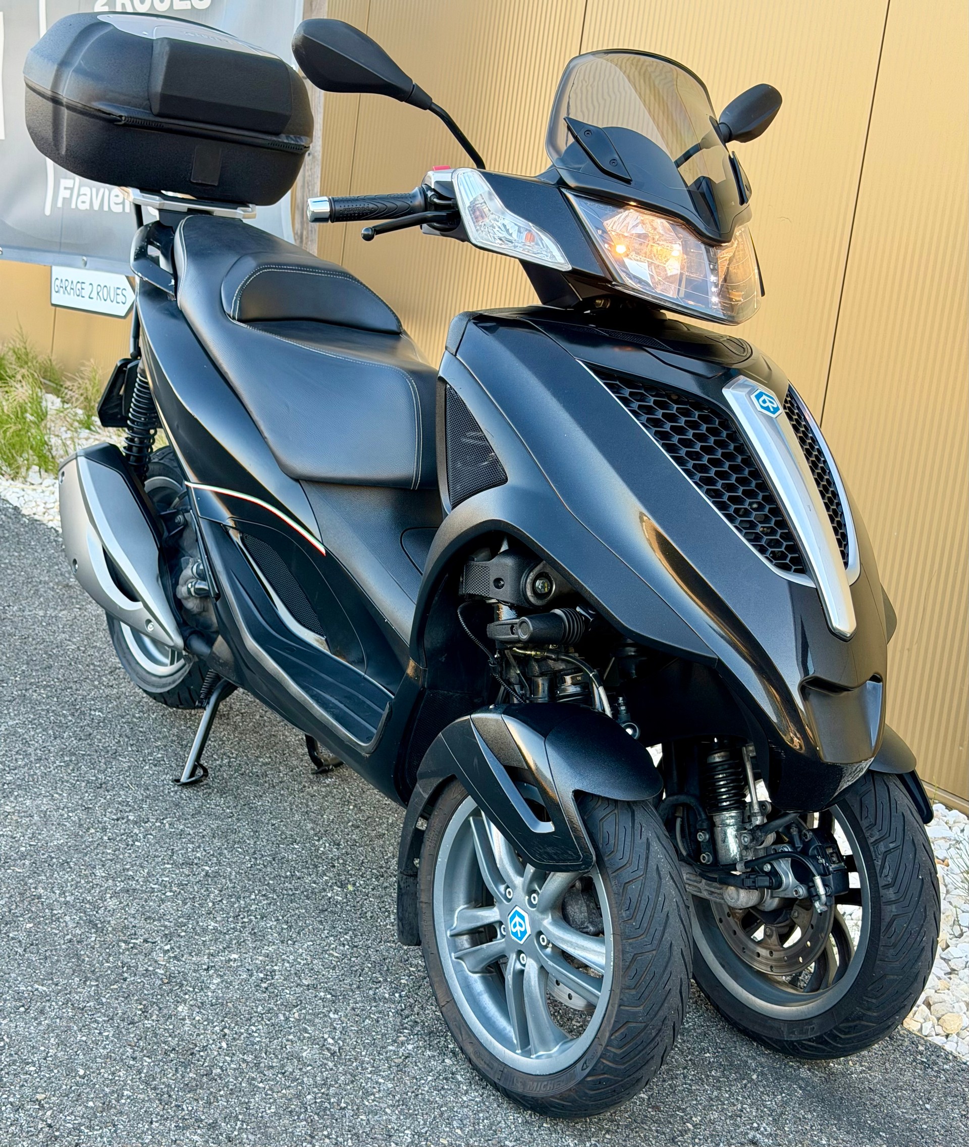 PIAGGIO MP3 Yourban 300 i.e.-showroom-element-2