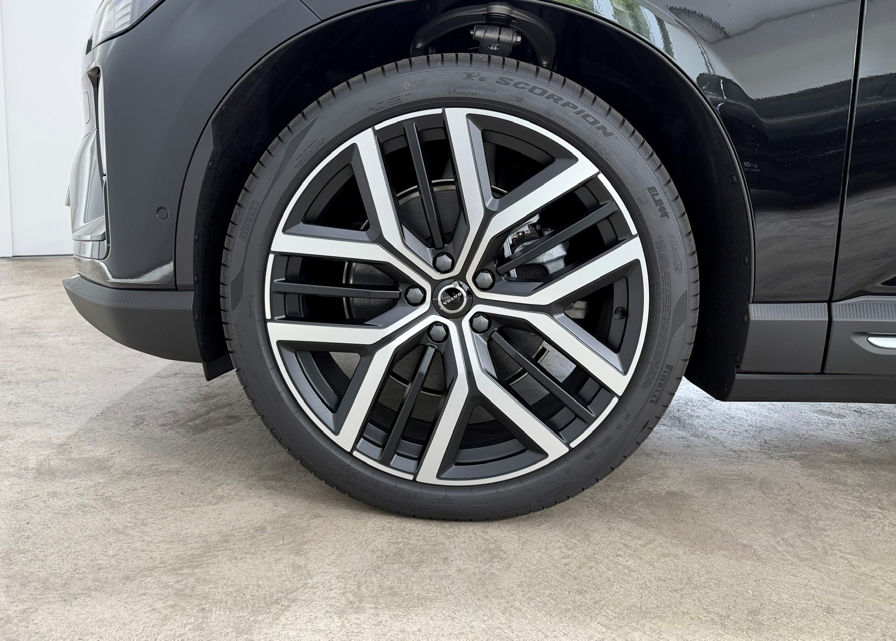 VOLVO EX60 Twin Ultra AWD-image-8