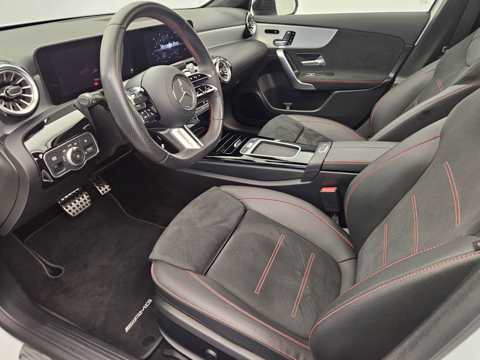 MERCEDES-BENZ A 200 7G-DCT-image-10