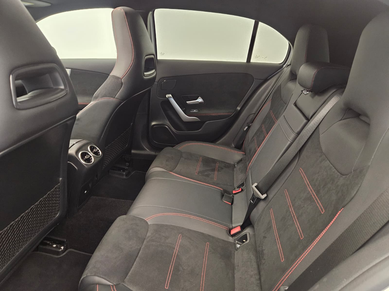 MERCEDES-BENZ A 200 7G-DCT-image-12
