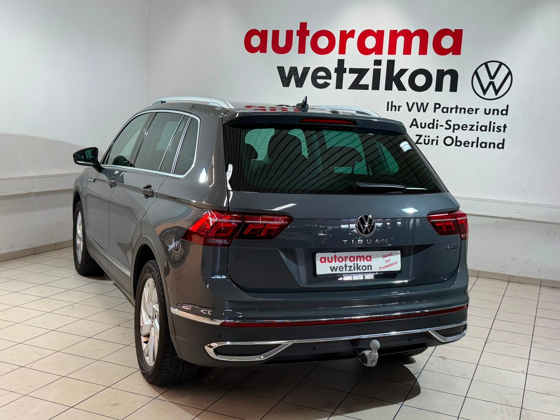 VW Tiguan 2.0TSI Elegance 4Motion DSG-image-3