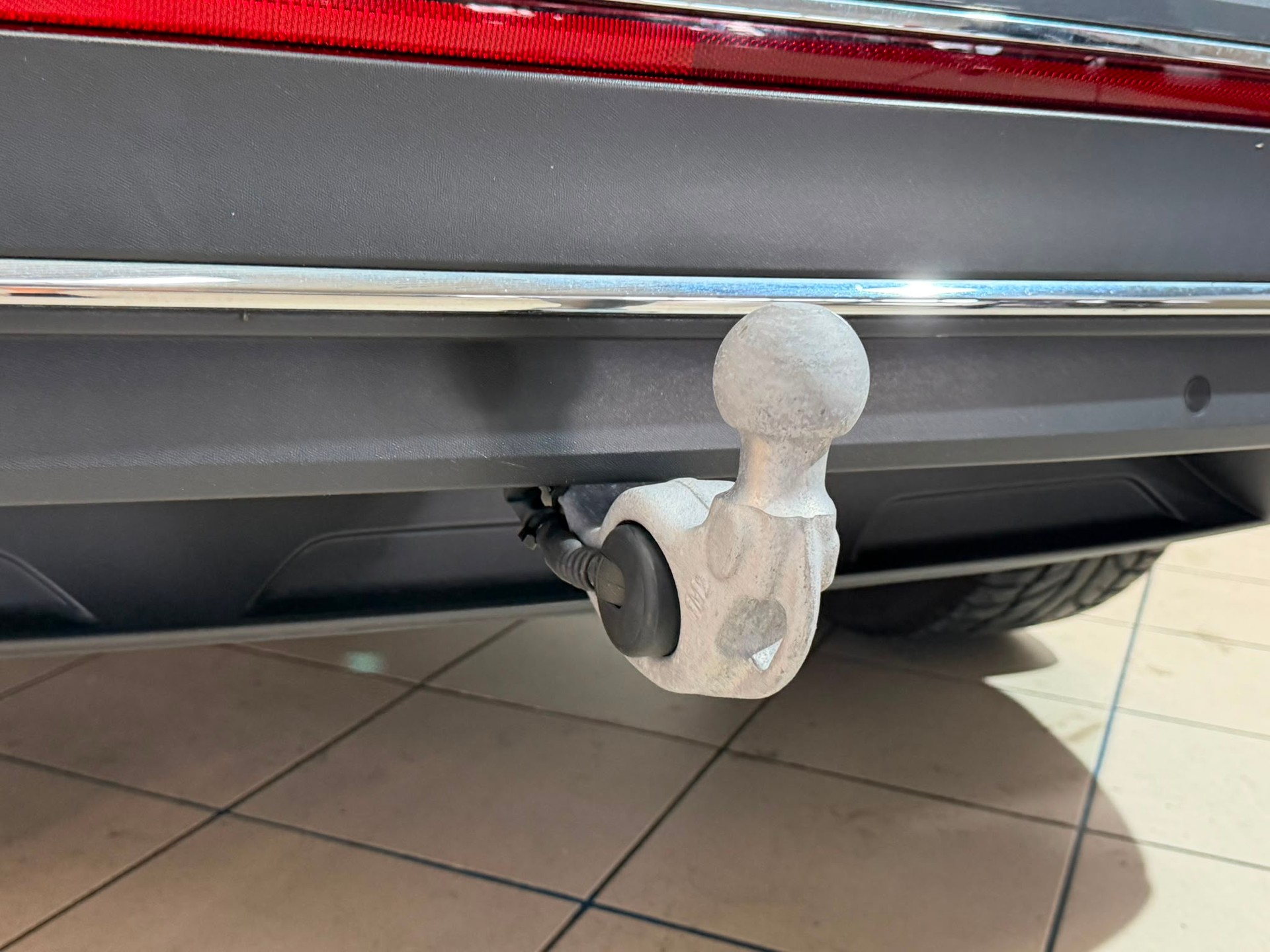VW Tiguan 2.0TSI Elegance 4Motion DSG-image-4