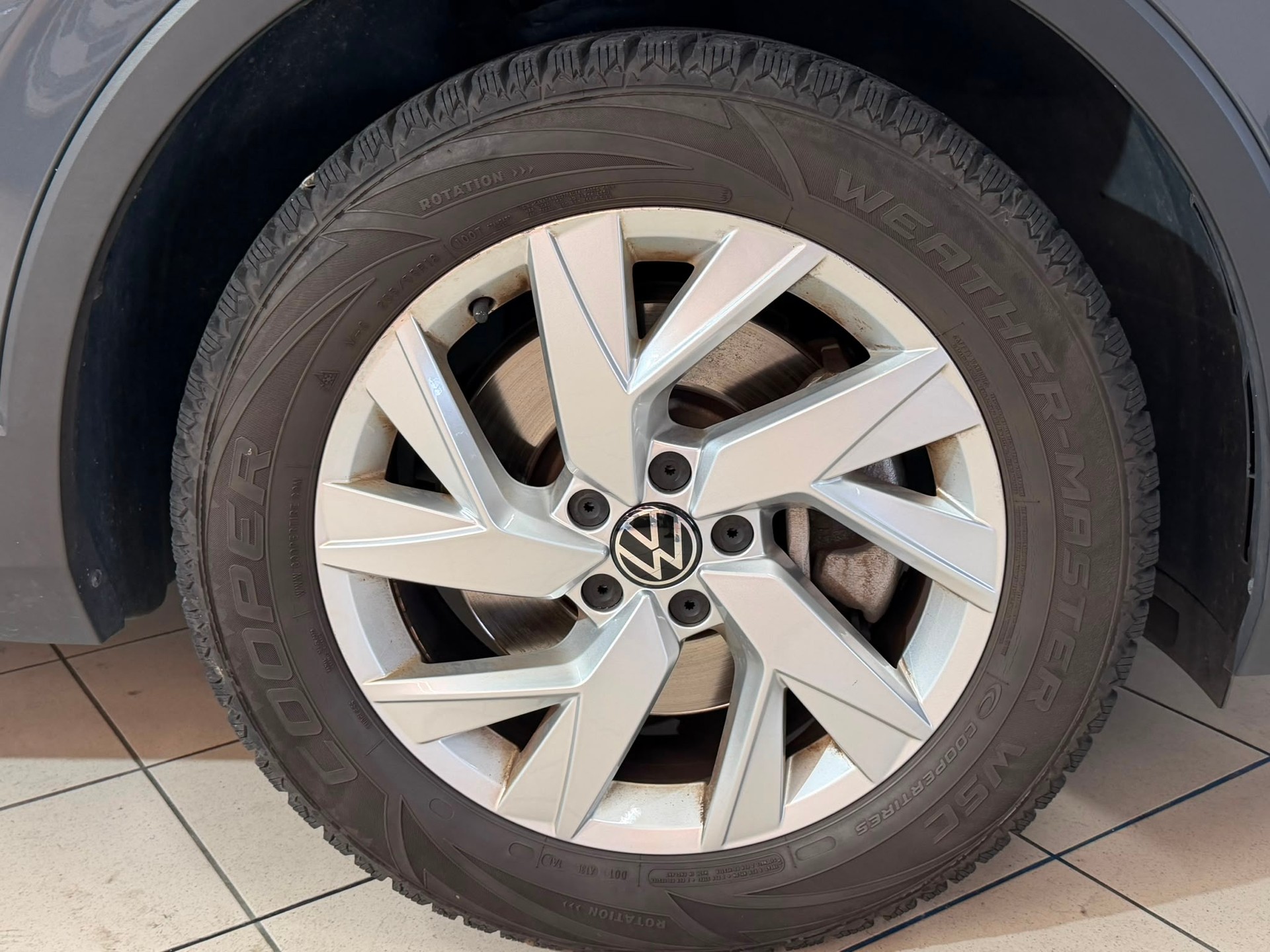 VW Tiguan 2.0TSI Elegance 4Motion DSG-image-5
