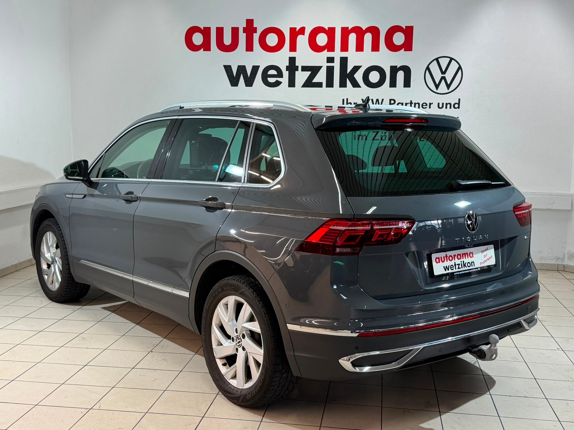 VW Tiguan 2.0TSI Elegance 4Motion DSG-image-2