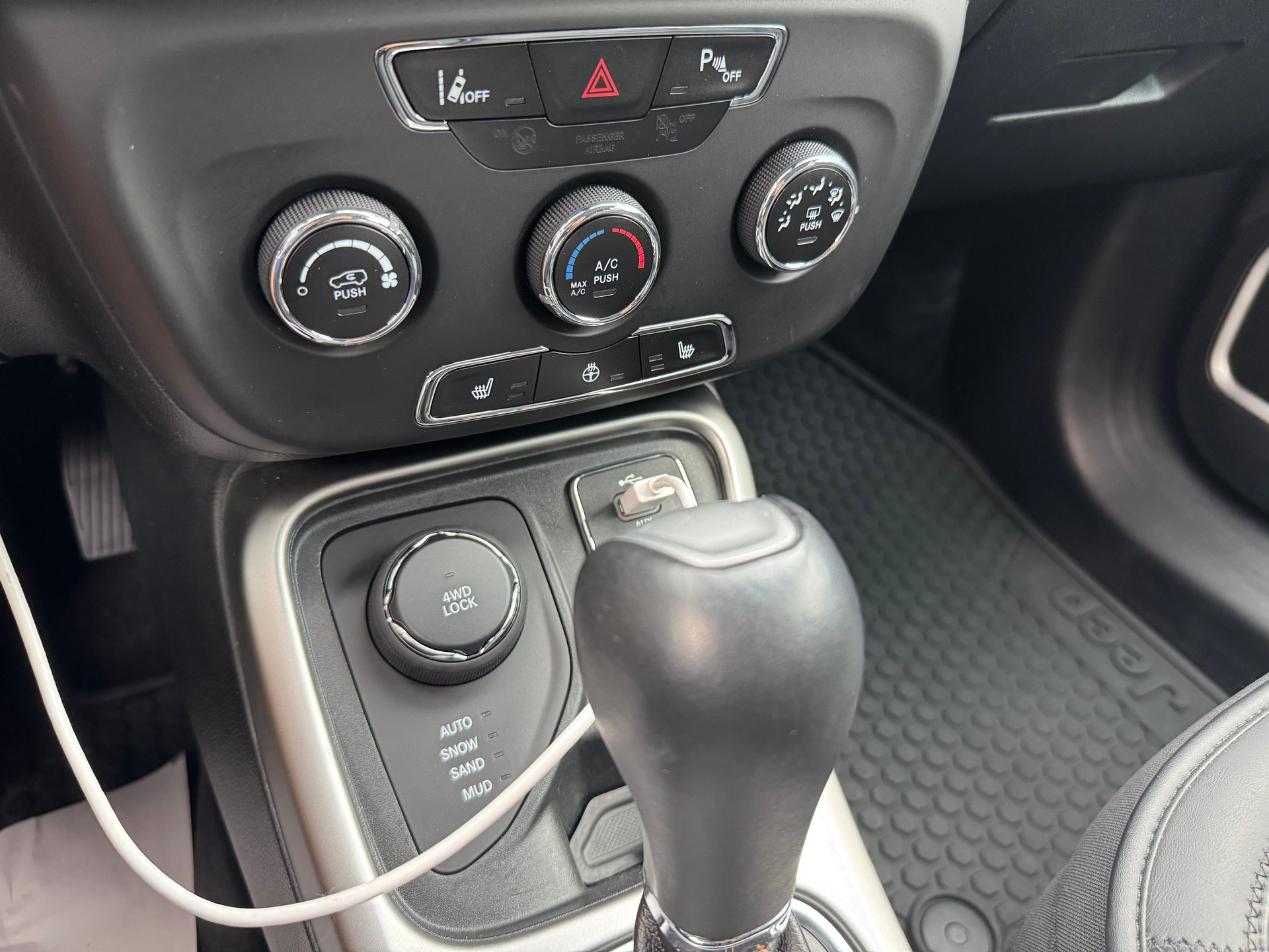 JEEP Compass 2.0CRD Longtitude AWD 9ATX-image-9