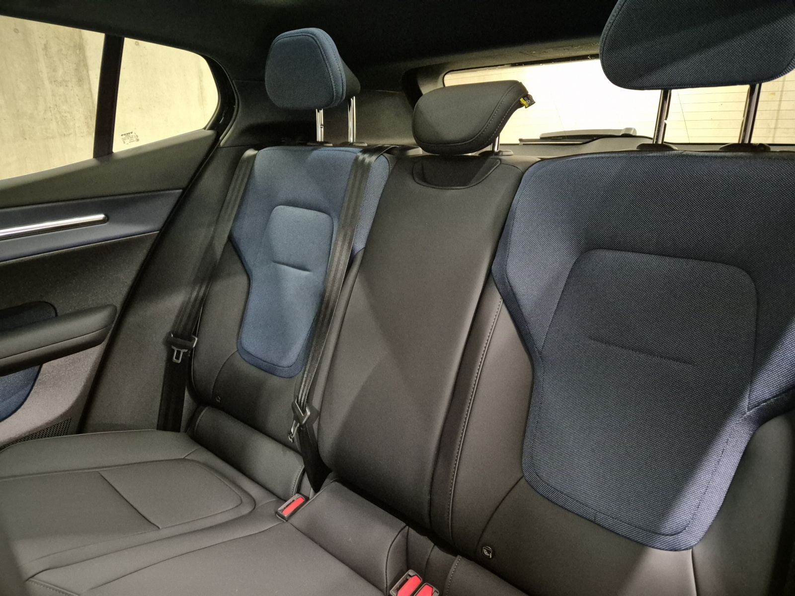 VOLVO EX30 E60 Twin Ultra Performance AWD-image-11