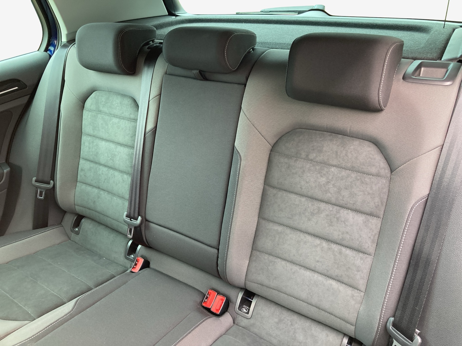 VW Golf 2.0 TDI Highline 4Motion-image-11