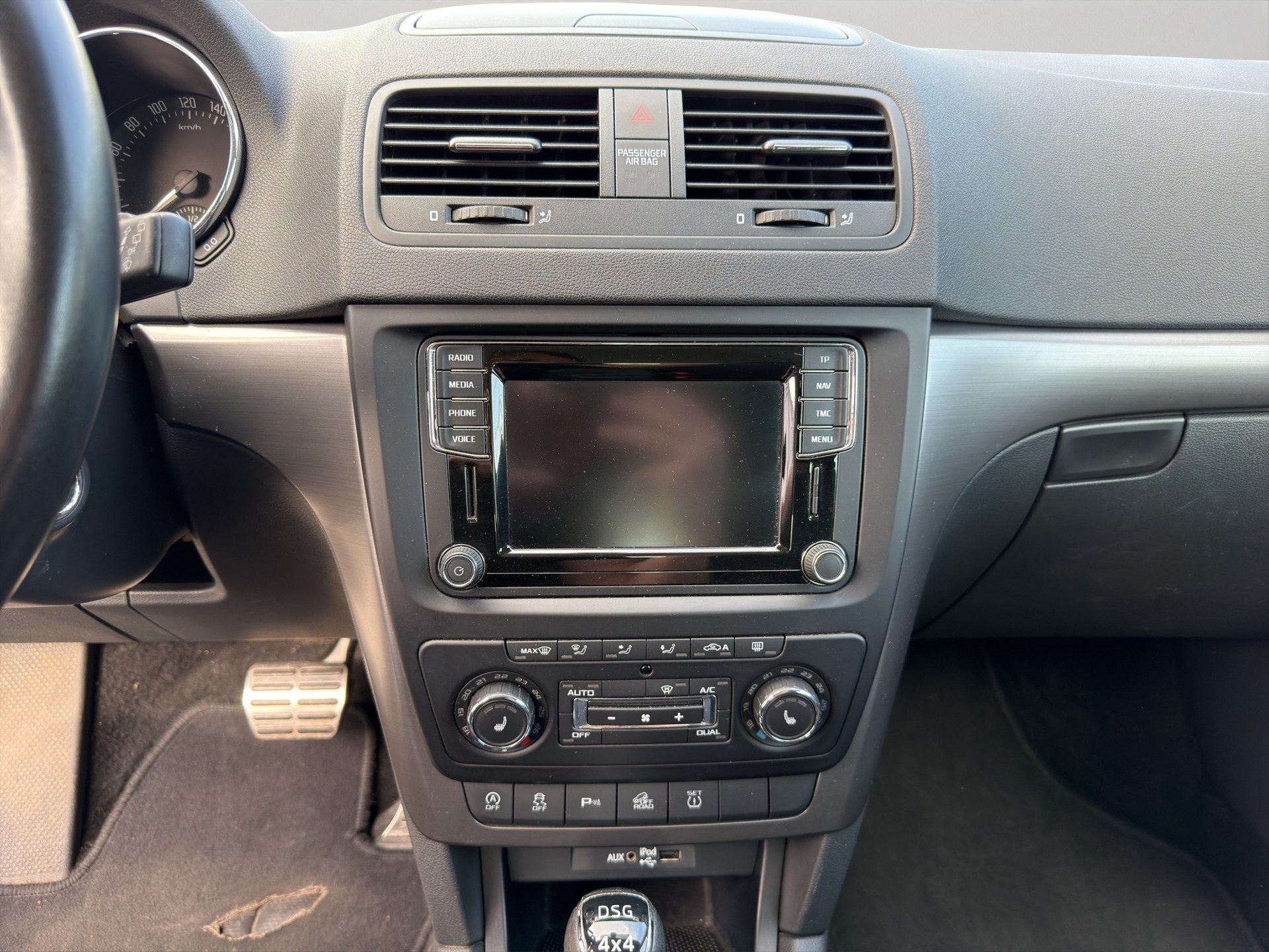 SKODA Yeti 2.0 TDI Swiss Line 25 4x4-image-13