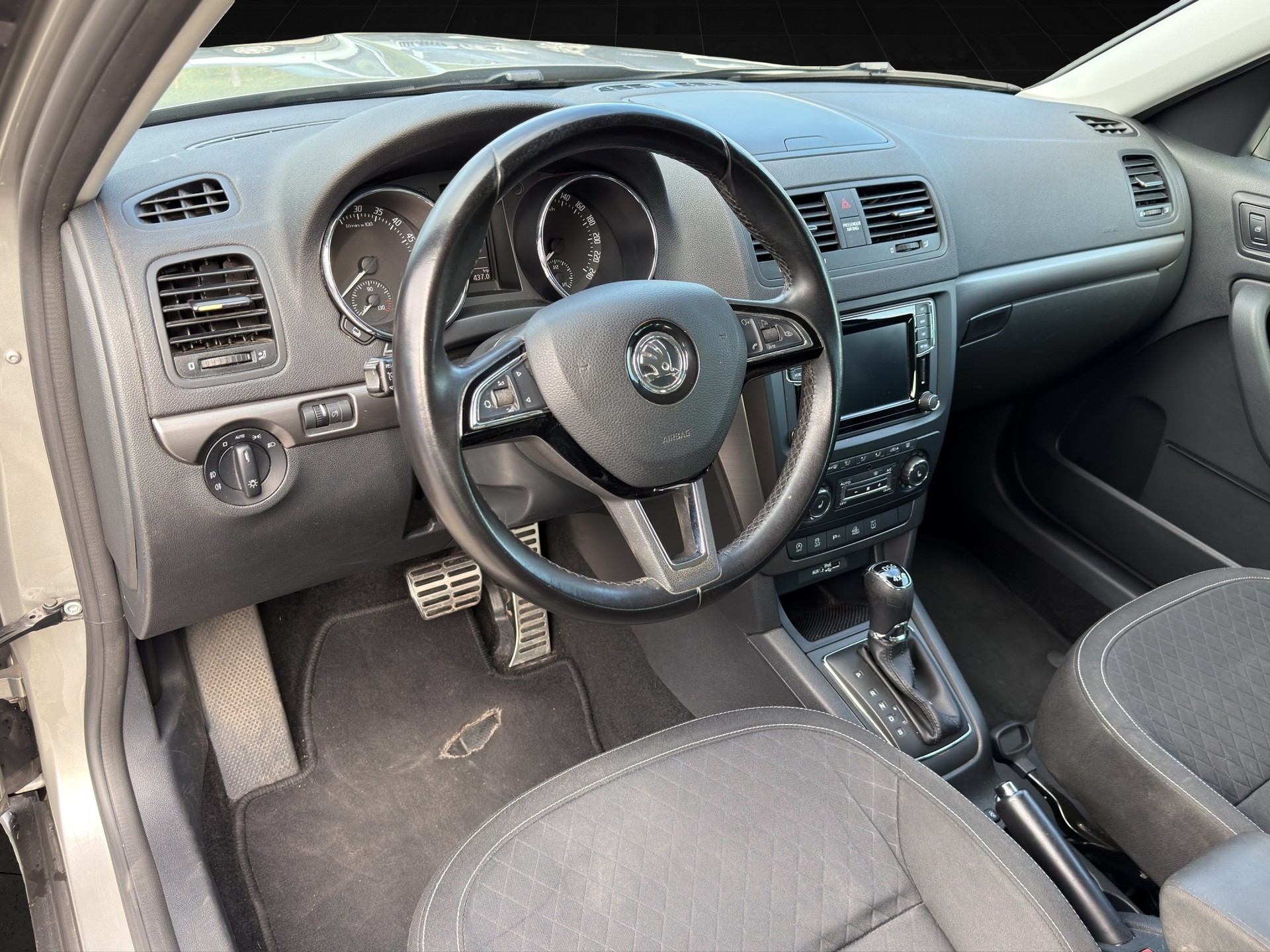 SKODA Yeti 2.0 TDI Swiss Line 25 4x4-image-6