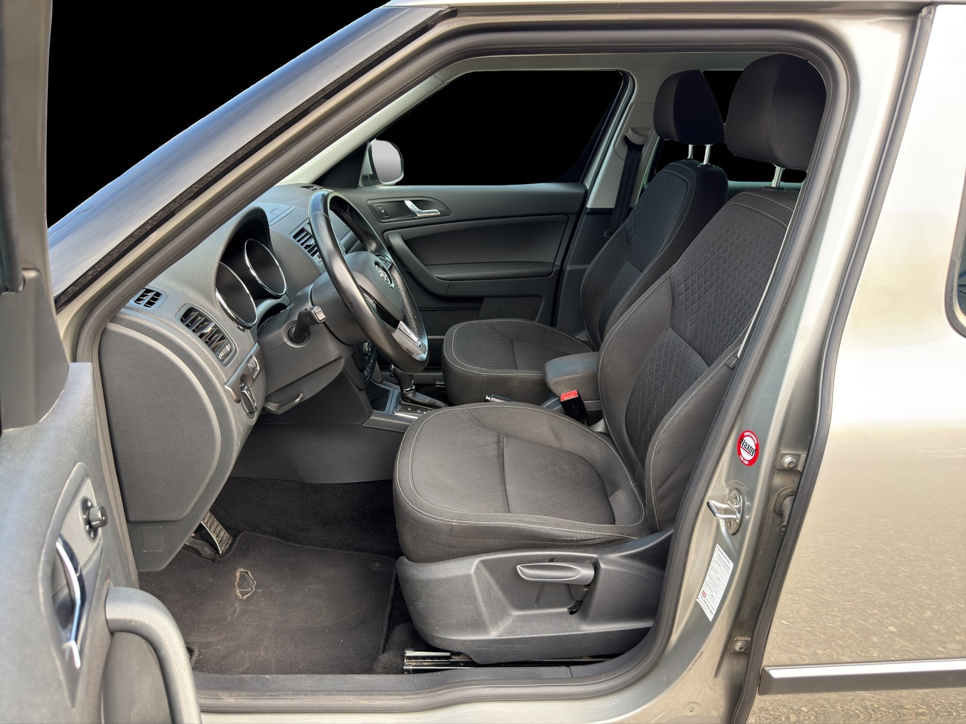SKODA Yeti 2.0 TDI Swiss Line 25 4x4-image-7