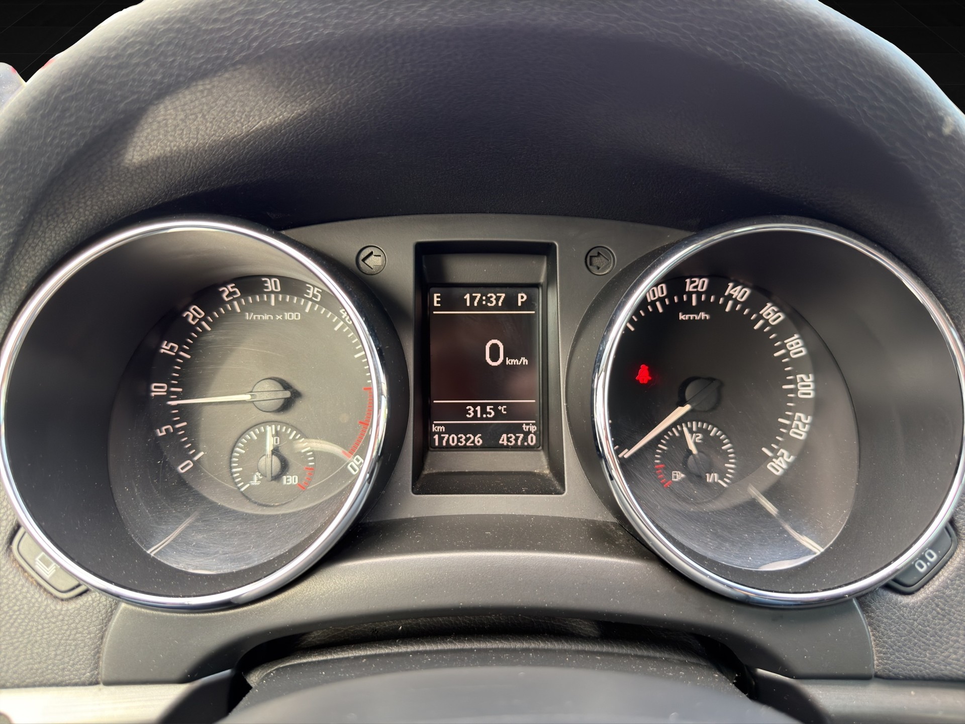 SKODA Yeti 2.0 TDI Swiss Line 25 4x4-image-14