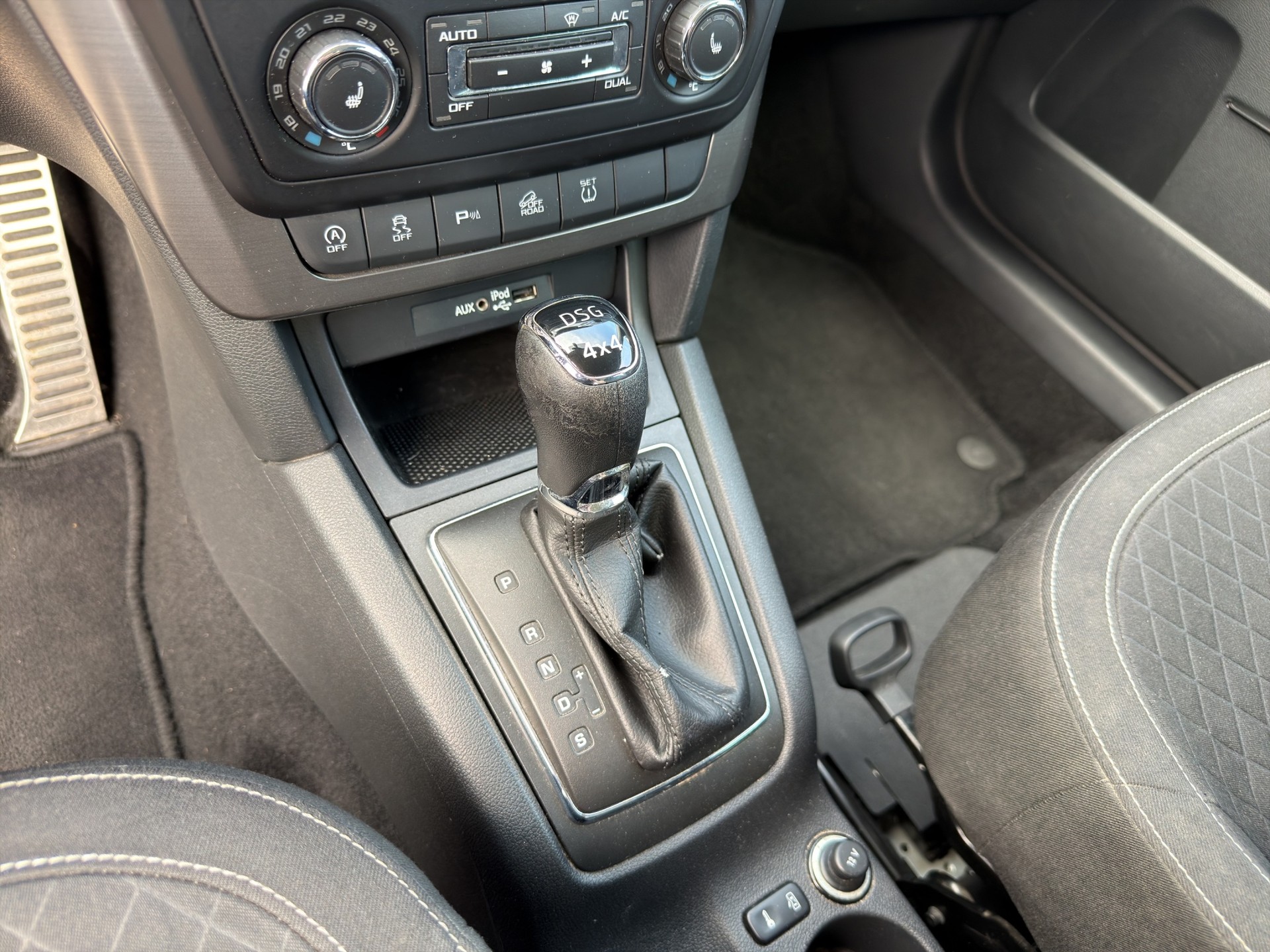 SKODA Yeti 2.0 TDI Swiss Line 25 4x4-image-15