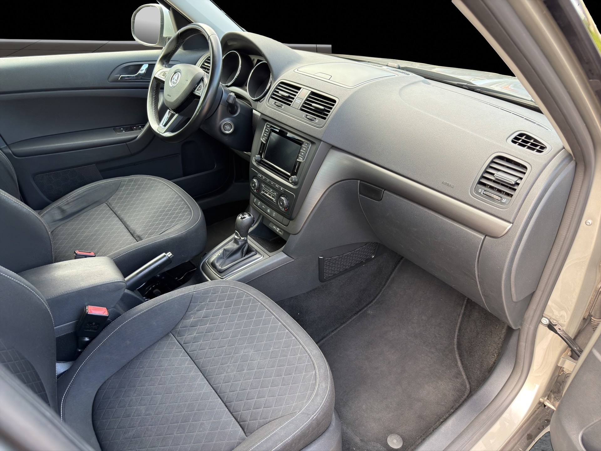 SKODA Yeti 2.0 TDI Swiss Line 25 4x4-image-10