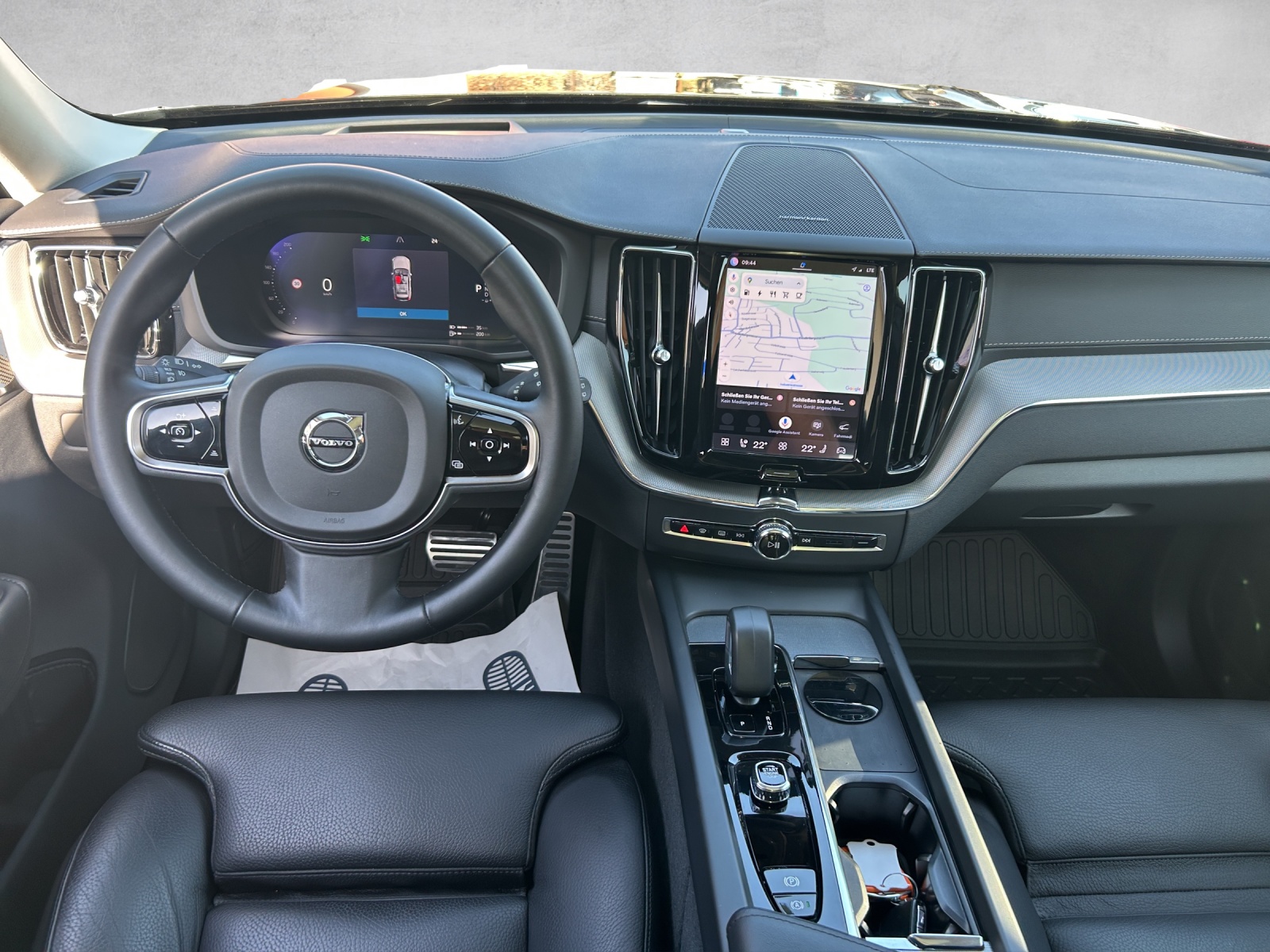 VOLVO XC60 T8 eAWD PluginHybrid Ultimate Dark Geartronic-image-12