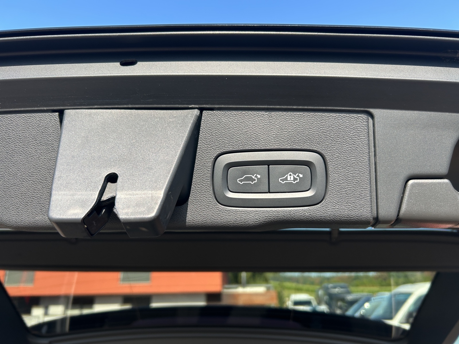 VOLVO XC60 T8 eAWD PluginHybrid Ultimate Dark Geartronic-image-18