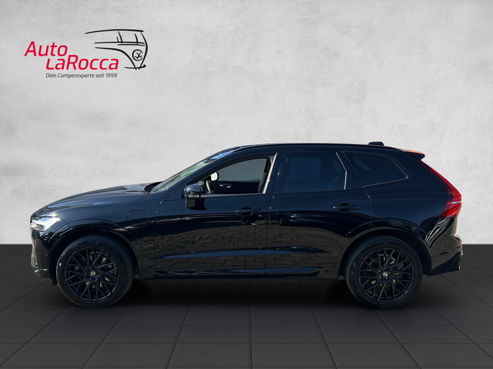 VOLVO XC60 T8 eAWD PluginHybrid Ultimate Dark Geartronic-image-1
