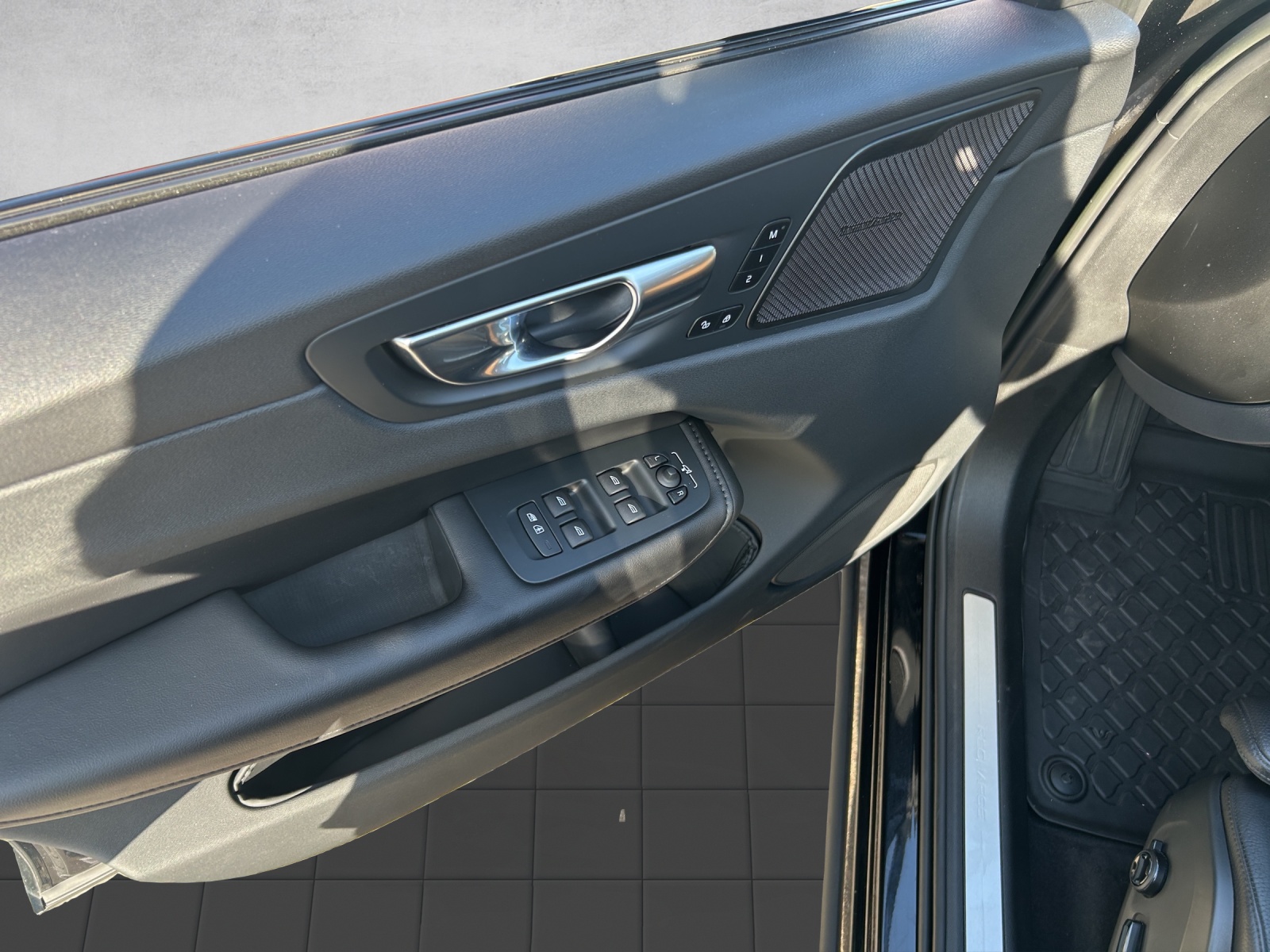 VOLVO XC60 T8 eAWD PluginHybrid Ultimate Dark Geartronic-image-17