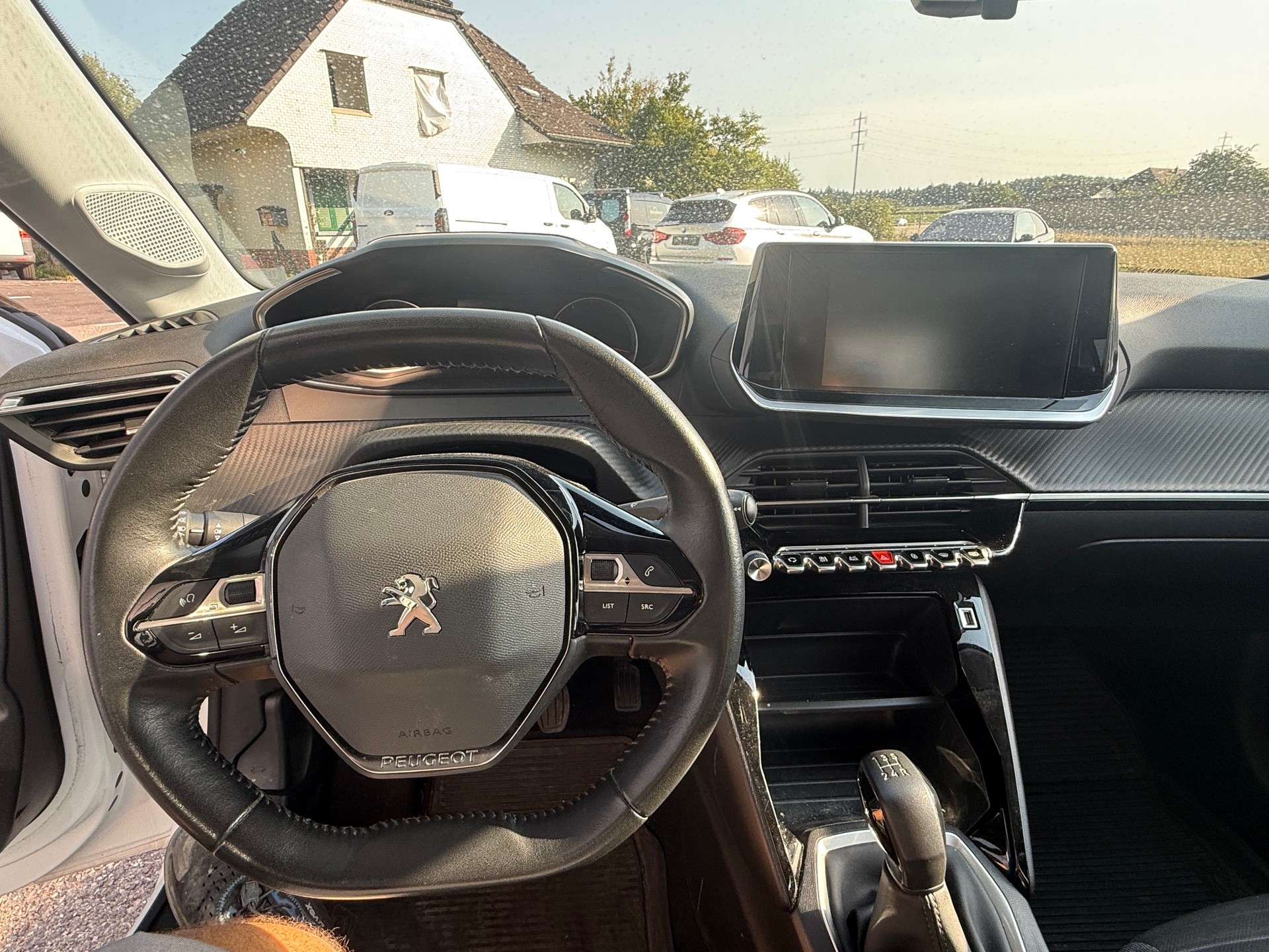 PEUGEOT 208 1.2 PureTech Allure-image-7