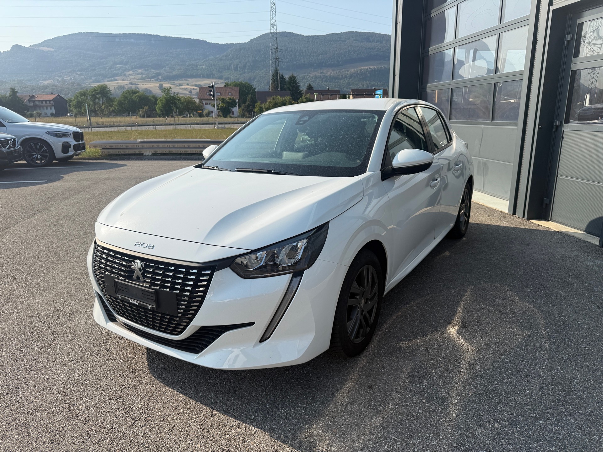 PEUGEOT 208 1.2 PureTech Allure-image-1