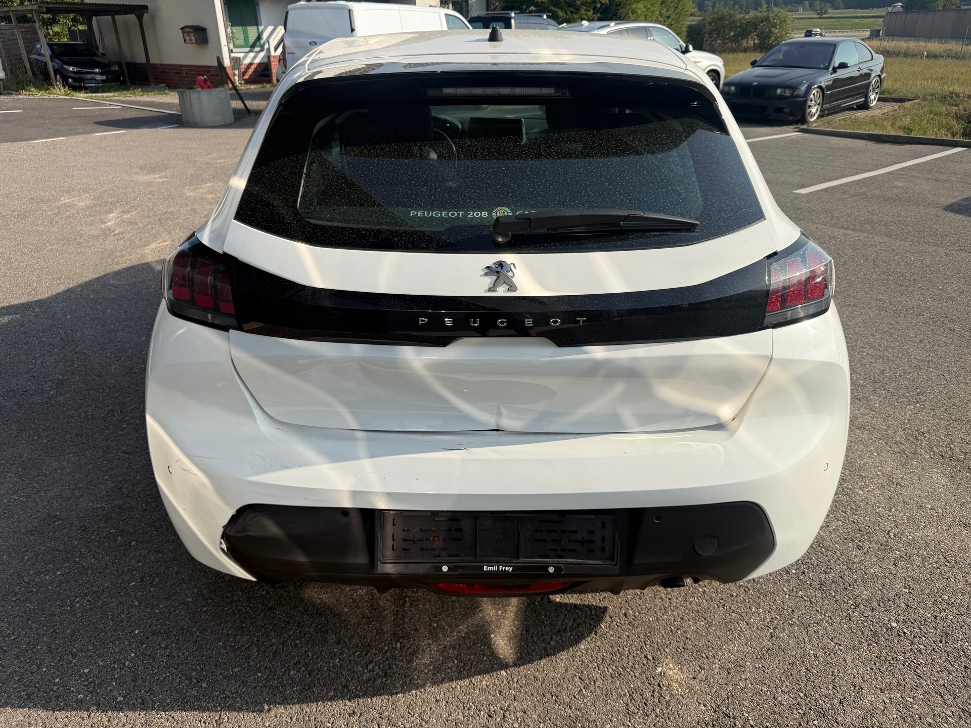 PEUGEOT 208 1.2 PureTech Allure-image-3
