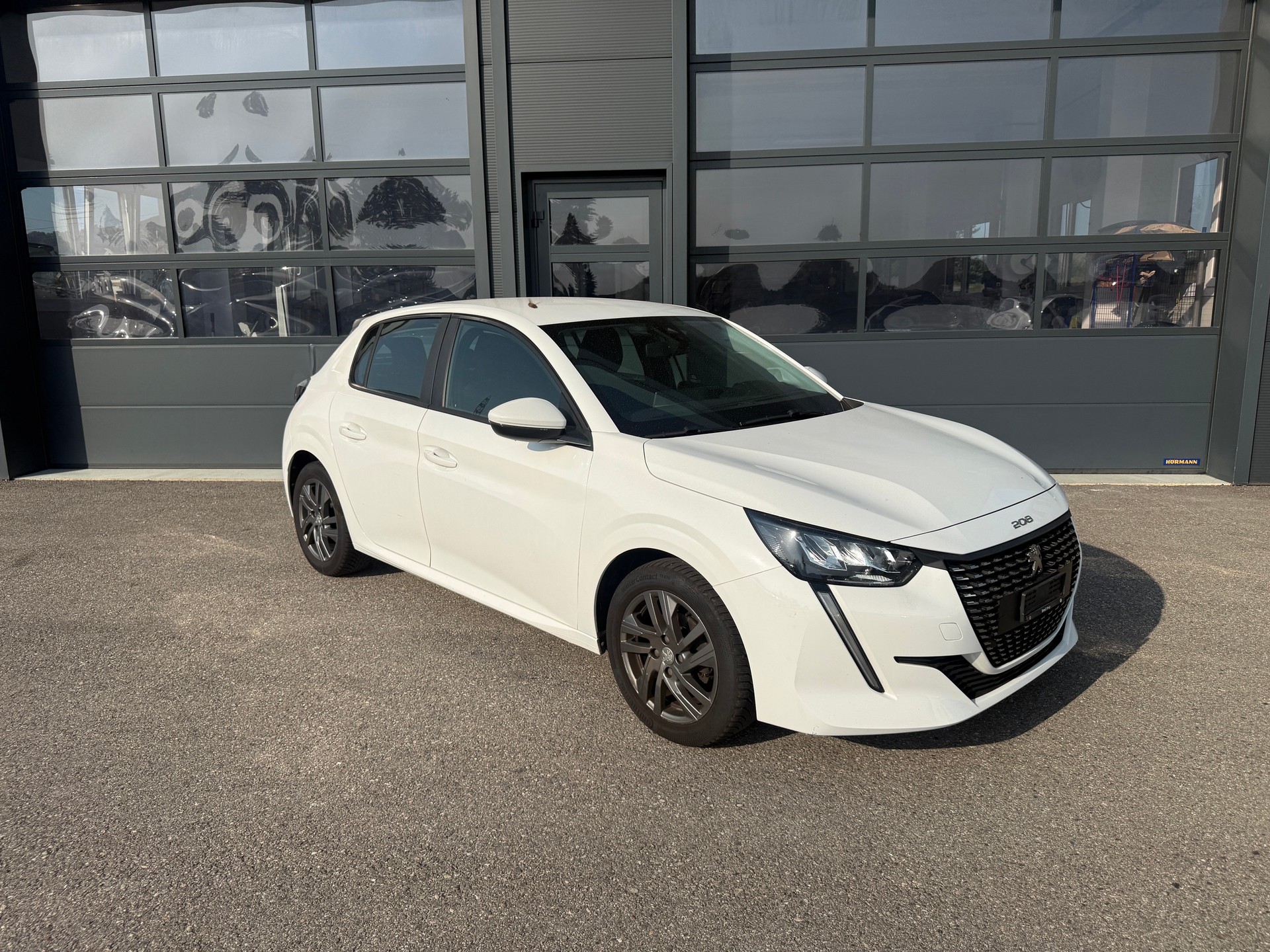 PEUGEOT 208 1.2 PureTech Allure-image-0