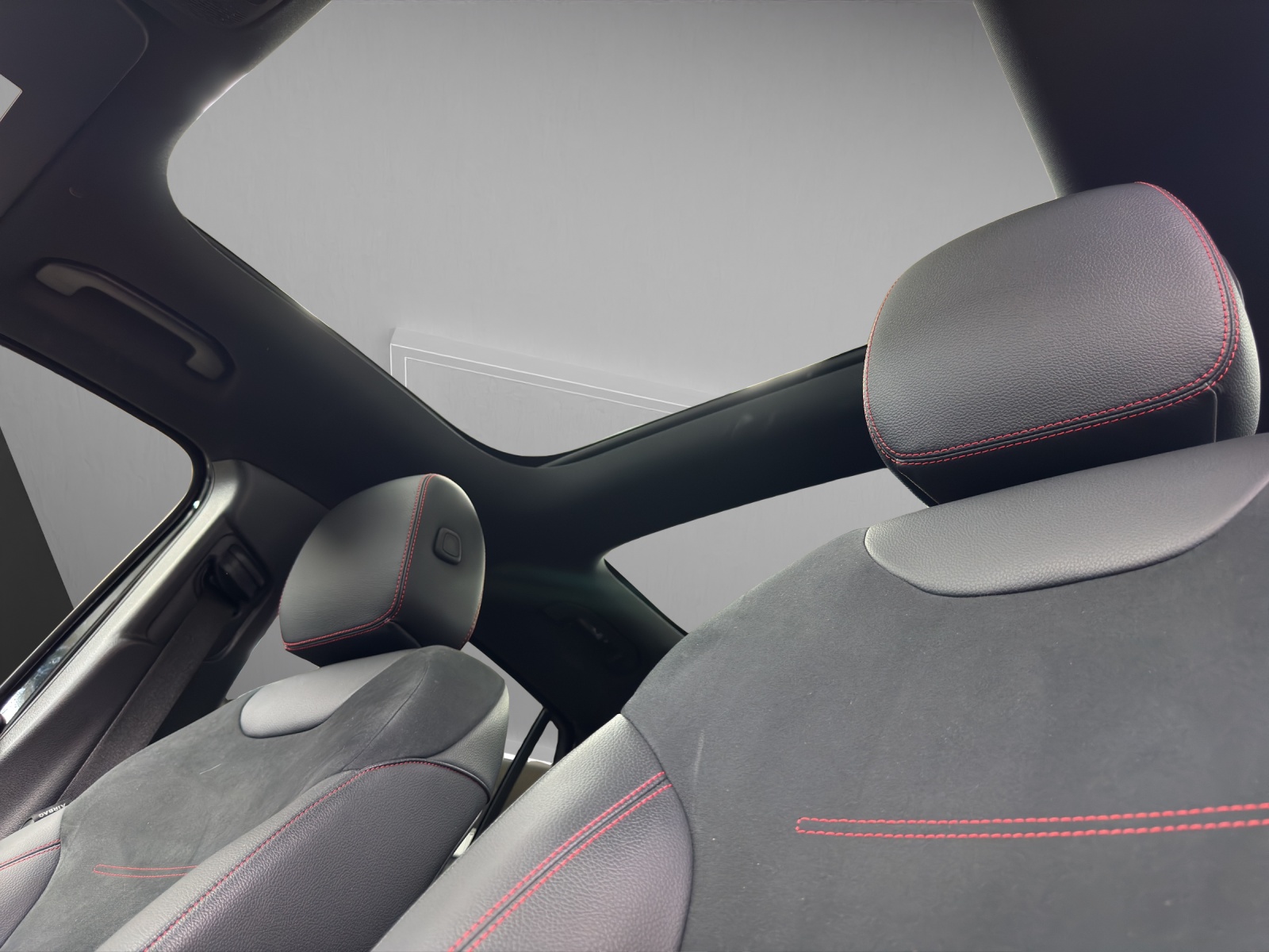 MERCEDES-BENZ EQA 300 AMG Line 4Matic-image-13