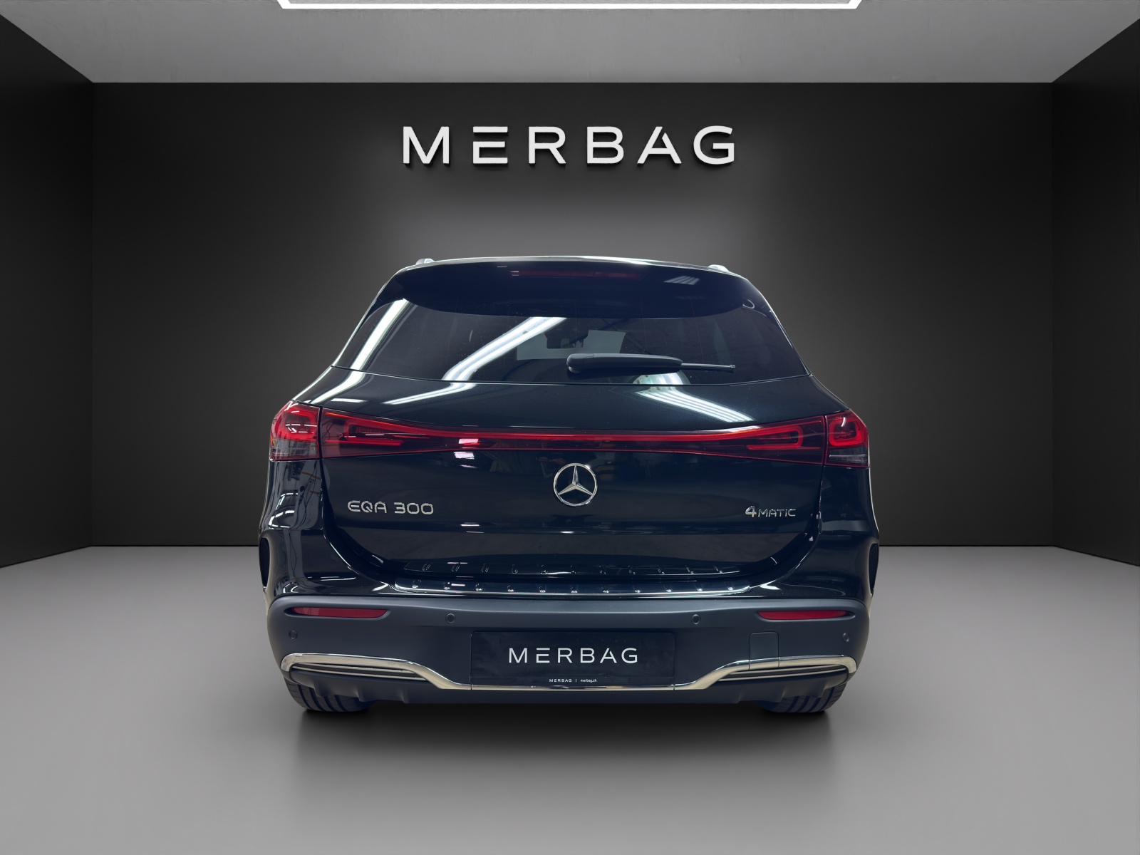 MERCEDES-BENZ EQA 300 AMG Line 4Matic-image-3