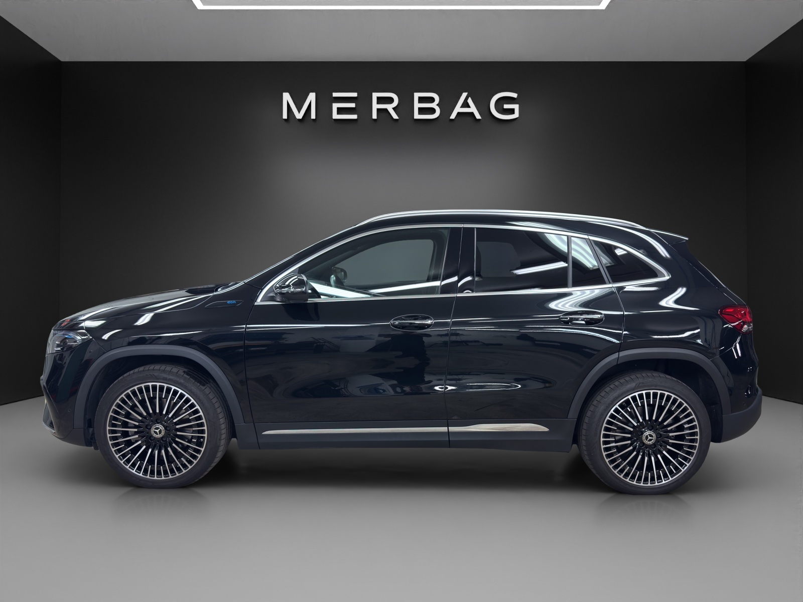 MERCEDES-BENZ EQA 300 AMG Line 4Matic-image-1