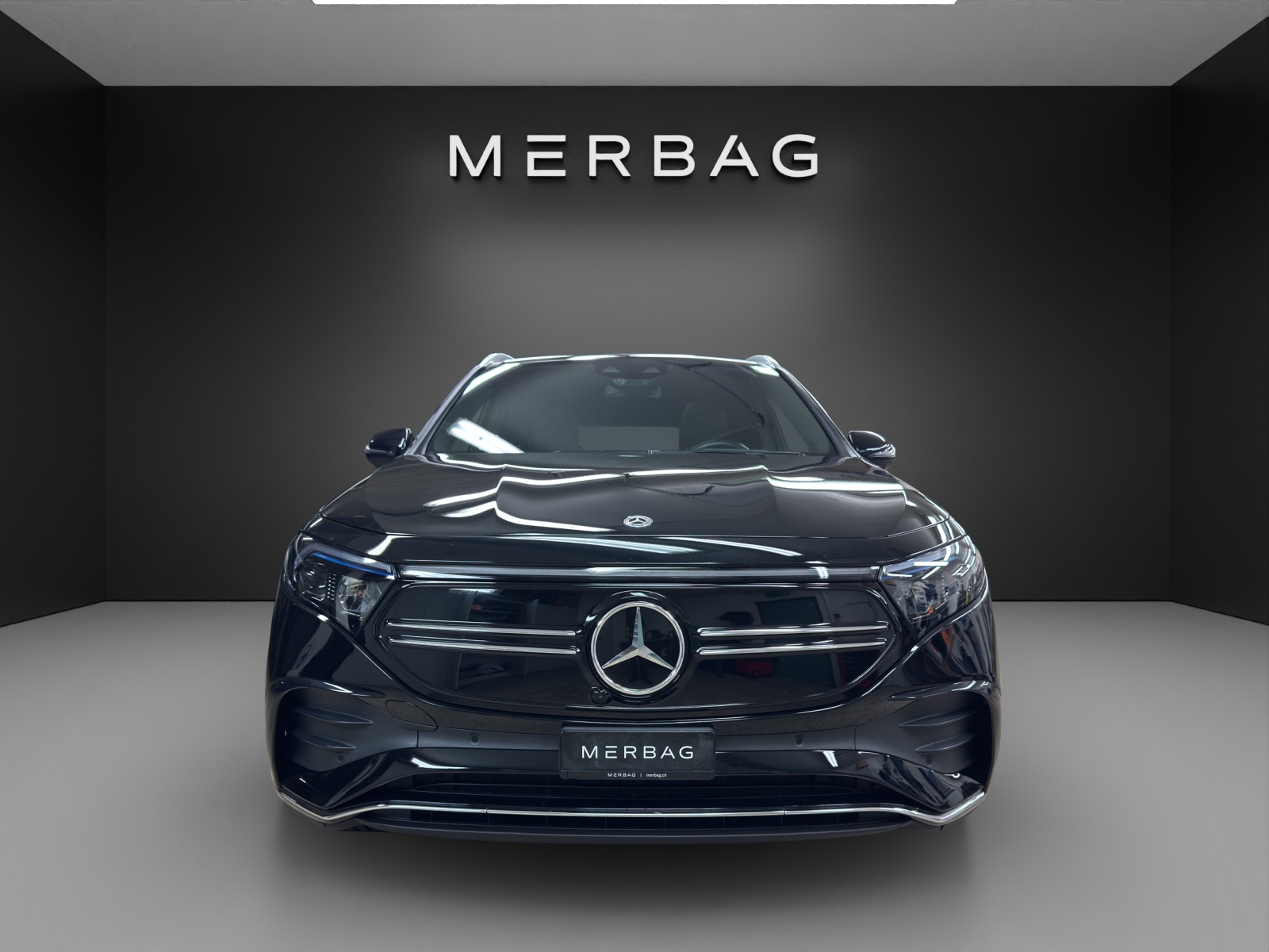 MERCEDES-BENZ EQA 300 AMG Line 4Matic-image-6